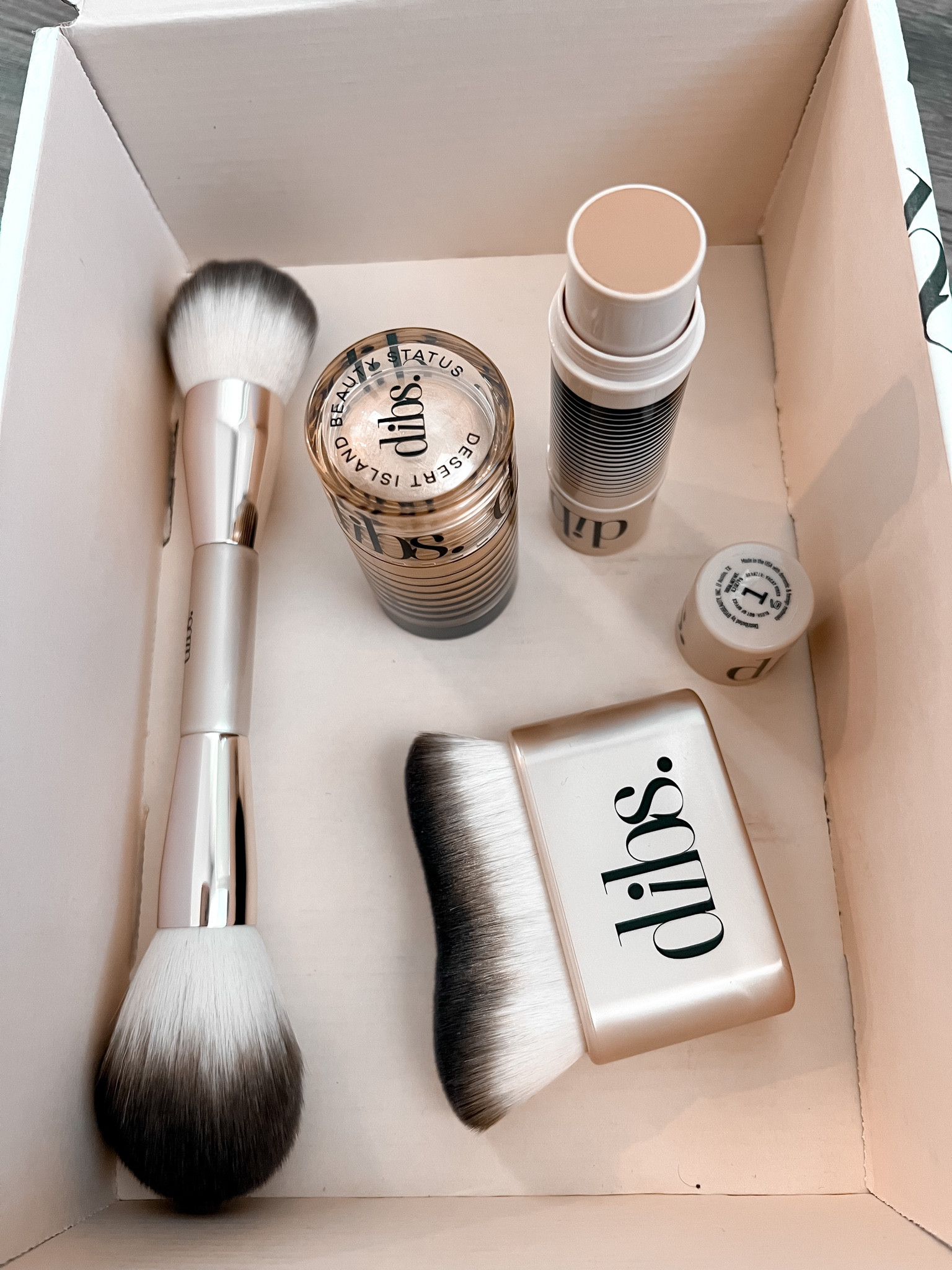 Obsessed with the gorgeous new arrivals from Dibbs Beauty! ✨ Their products do not disappoint. Linked items that’s are must-haves! DibbsBeauty MakeupMagic BeautyFavorites, beauty, bronzers 

#LTKbeauty #LTKSeasonal #LTKBacktoSchool