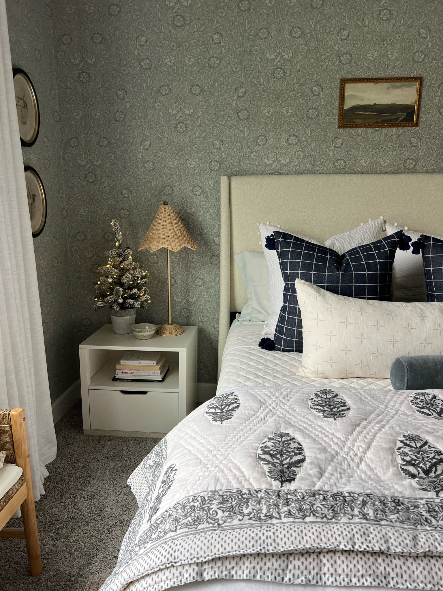 My daughter’s bedroom refresh!

Bed, quilt, lamp, nightstands, drapes, pictures, pillows, teen room 

#LTKkids #LTKfamily #LTKhome