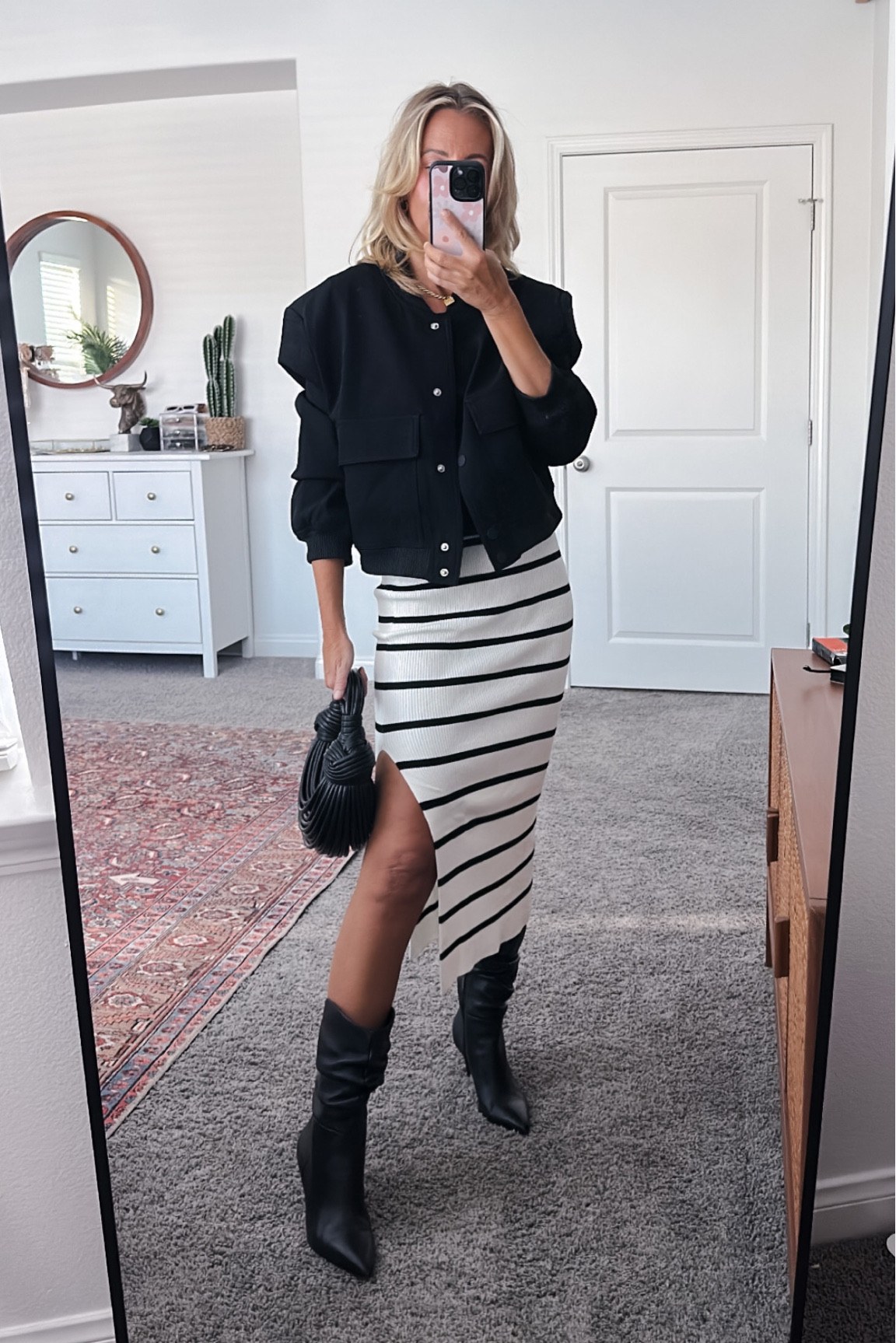 Cute date night outfit
H&M skirt size xxs
Jacket size S

Black and white outfit
Classic style


#LTKstyletip #LTKFind #LTKunder50