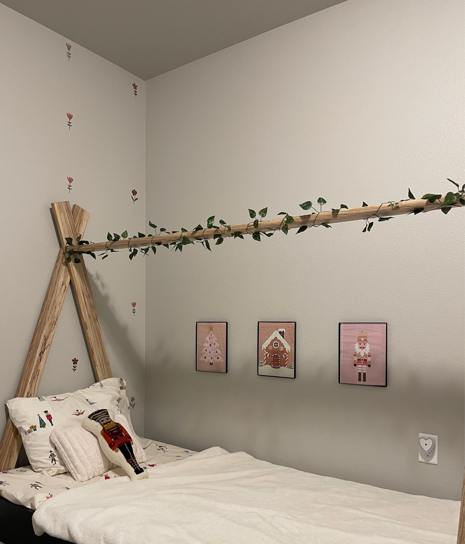 Toddler Christmas bedroom 🎀🎄

#LTKFamily #LTKHome #LTKHoliday