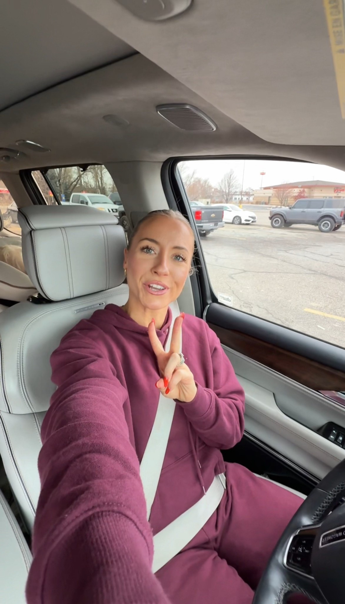 A Walmart dream set! #sweatset #affordablefashion 

#LTKFindsUnder50 #LTKFindsUnder100 #LTKActive