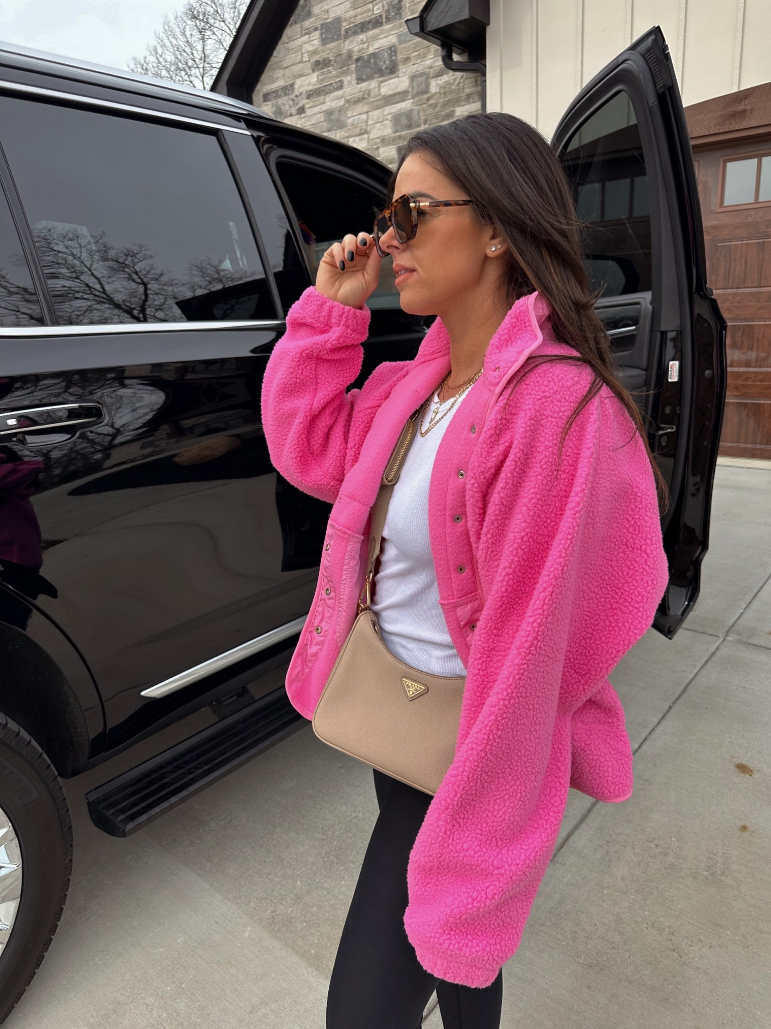 Pink button down amazon fleece! 🌷 so good for those chilly spring days 

#LTKootd #LTKgrwm #LTKSeasonal