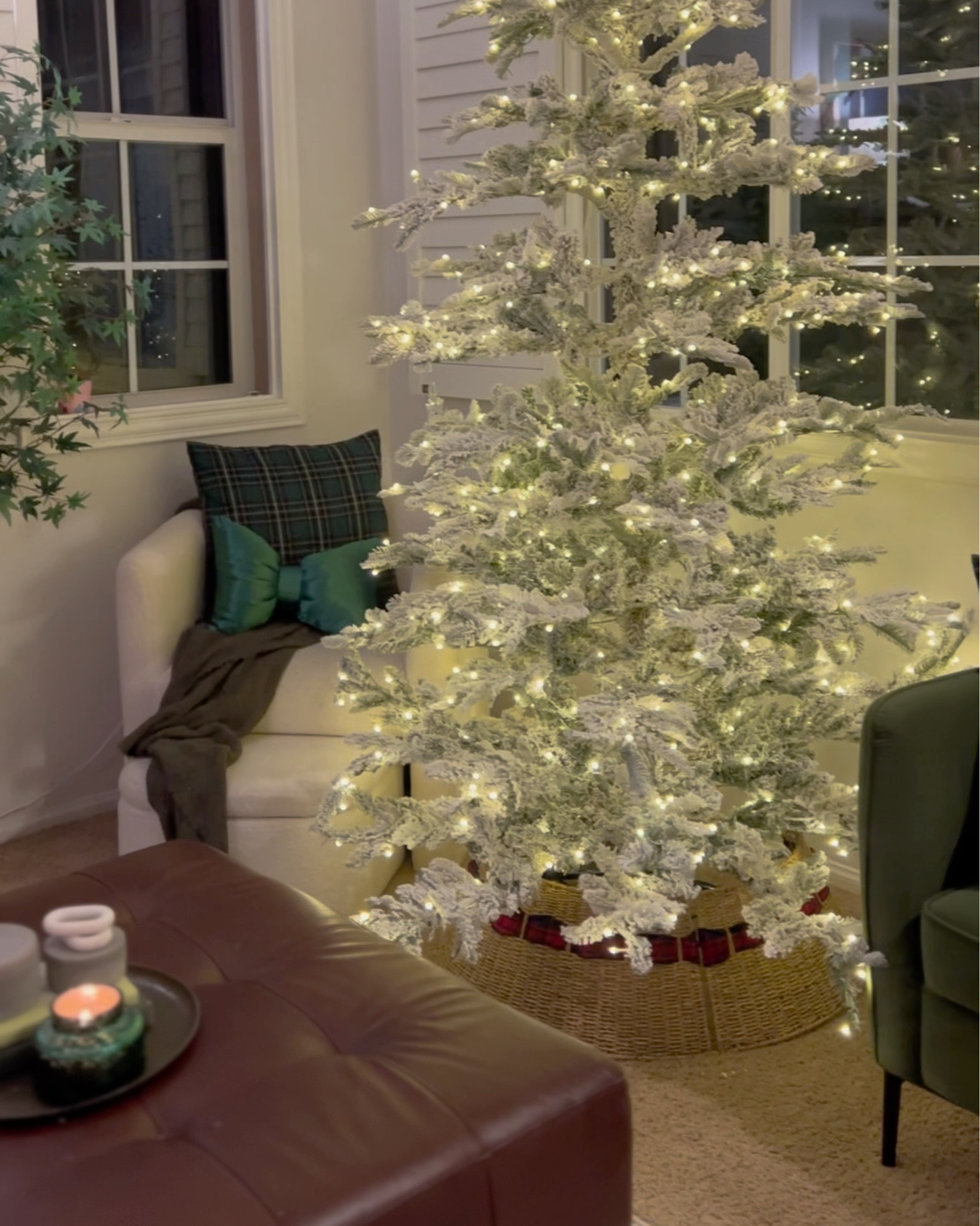 Hola Bebes! Tree reveal but make it ✨a moment✨ 

This beautiful Noble Fir Christmas Tree is 9FT tall, flocked and has the most beautiful warm LED Lights with 8 settings 🎄

#LTKHoliday #LTKSeasonal