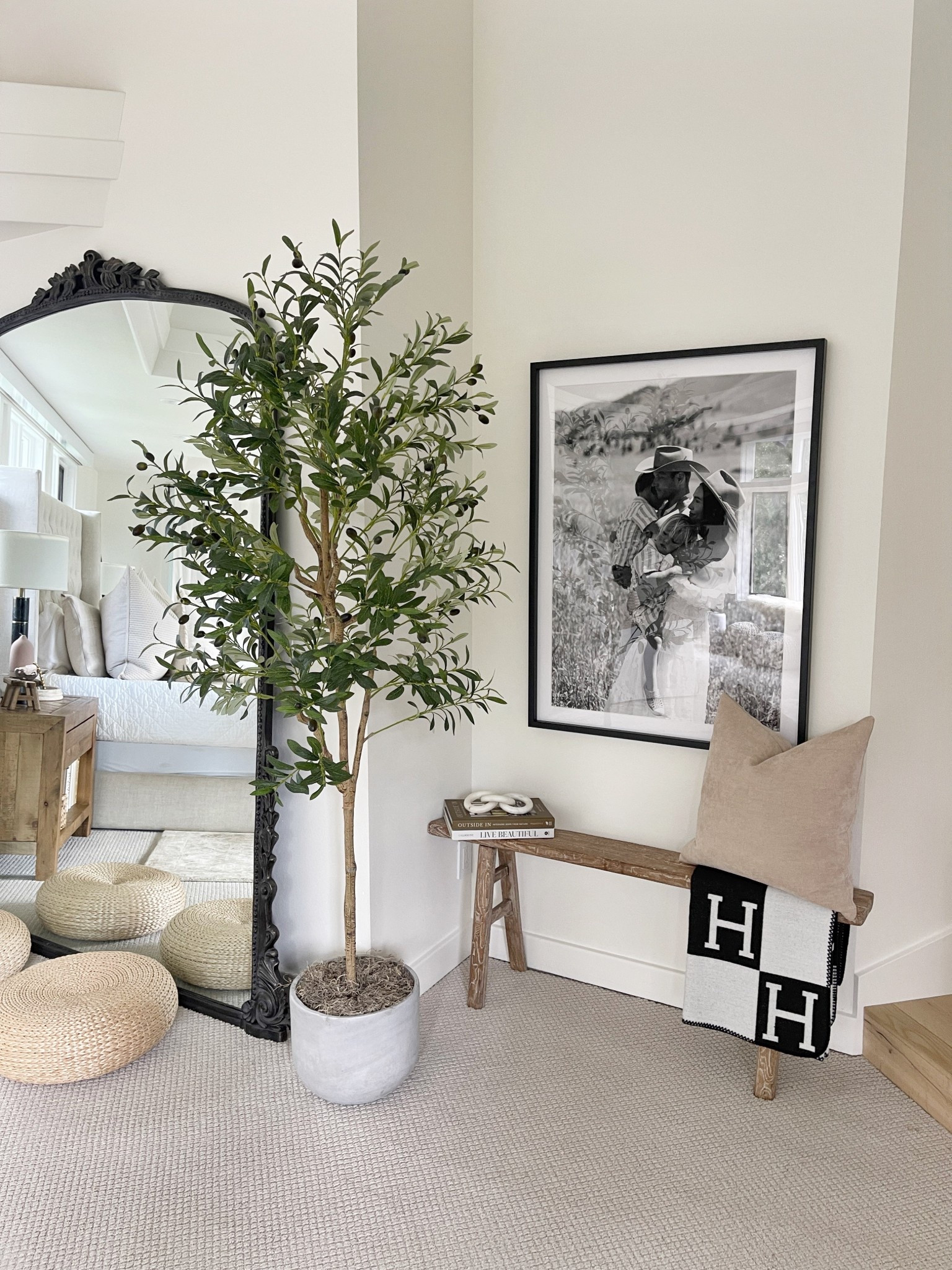 Bedroom decor corners 🌿💫 Floor mirror, Amazon olive tree, rustic bench and family picture 🤍

Home


#LTKHome #LTKSeasonal