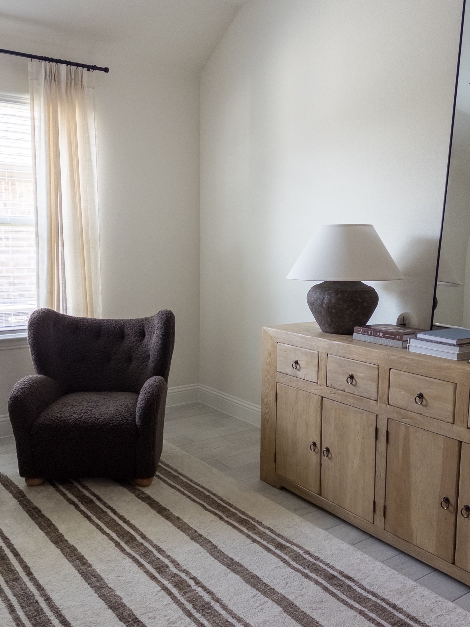 Office views 

home office, office inspo, office design, neutral home office, office seating area 

#LTKHome #LTKStyleTip