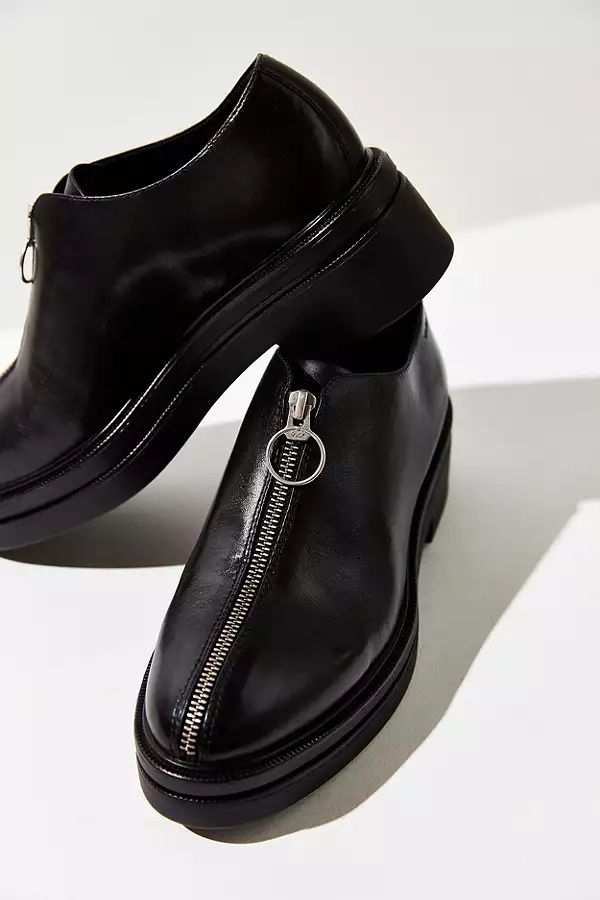 Vagabond – Oxford-Schuhe „Iza“ aus Leder mit Reißverschluss | Urban Outfitters AT-DE