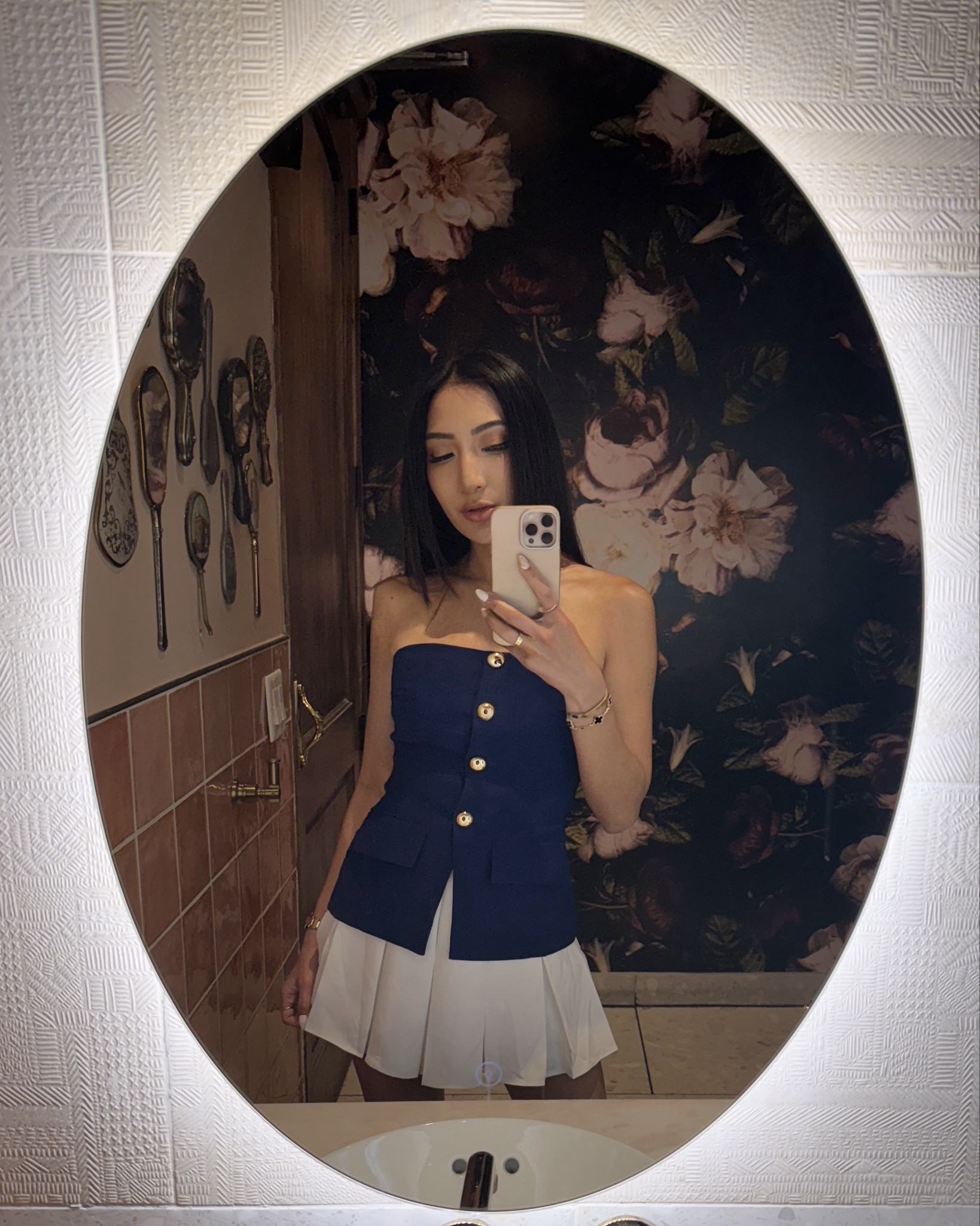 💙🤍 Night out

#LTKSeasonal #LTKBeauty #LTKStyleTip