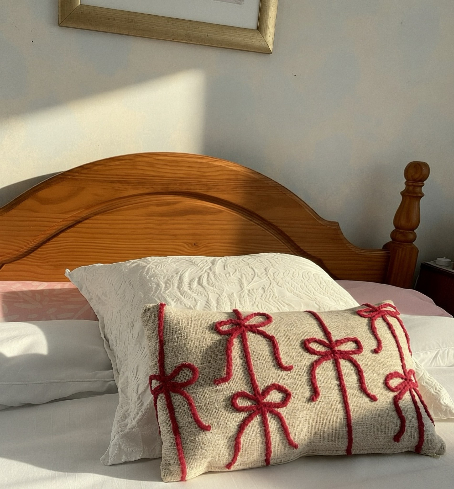 Dunelm Bow Cushion 

.. adore my new bow cushion guys .. I even move it around my home in different places .. looks so cute in my kitchen as well !!

#homedecor #bowcushion #homeideas

#LTKmodest #LTKhome #LTKuk