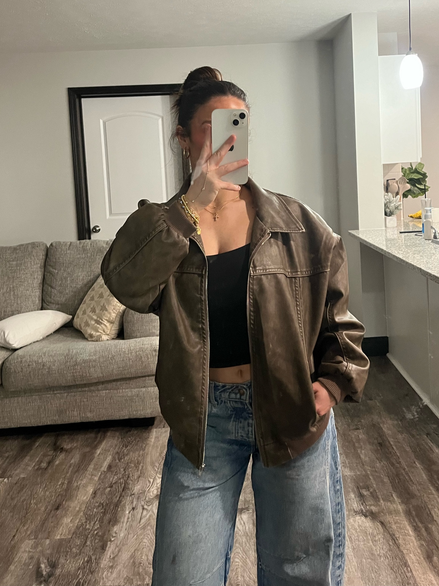 Bomber jacket outfit, fall/winter outfit, barrel jean outfit
2 in top & jacket, 27 in pants