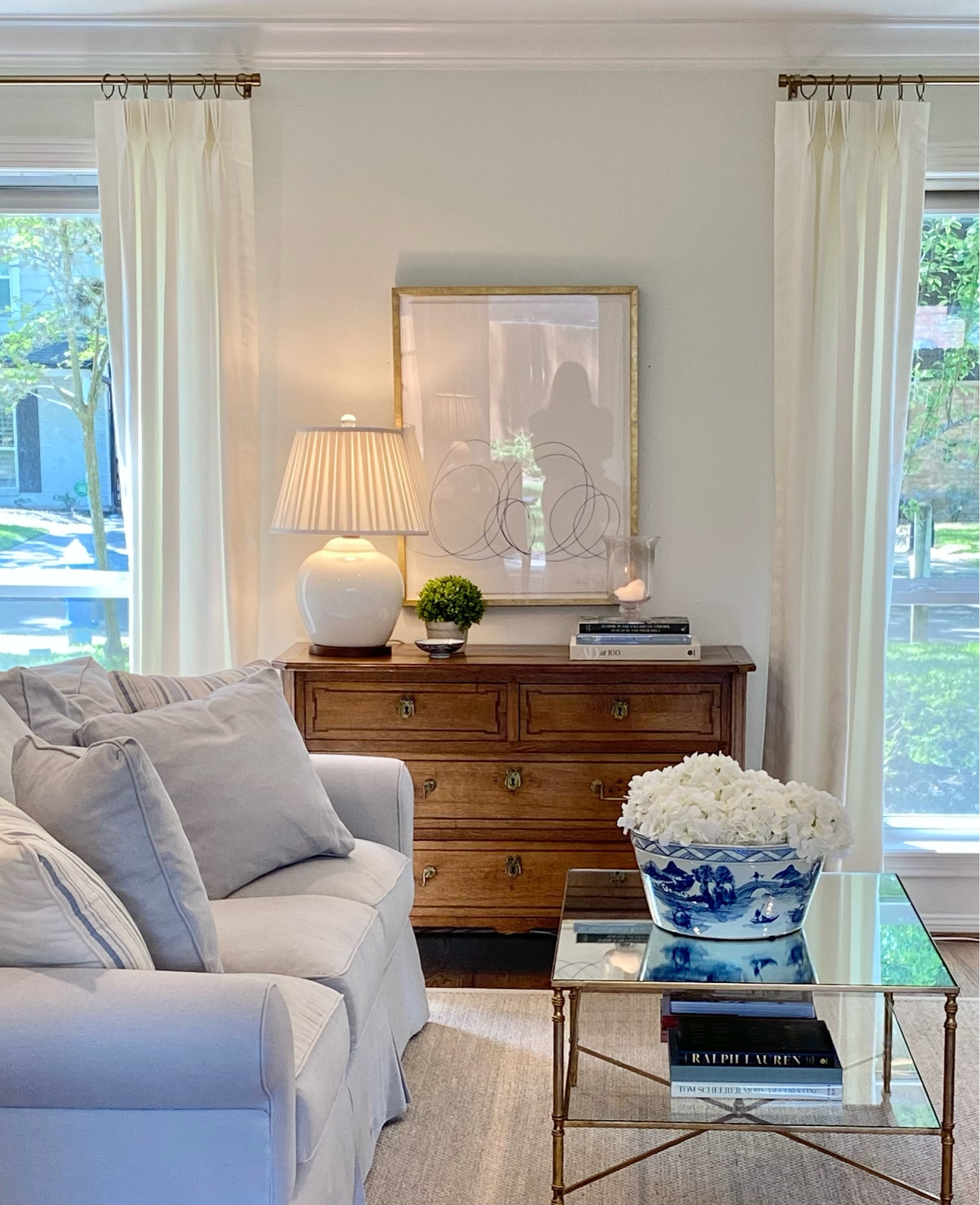 My living room coffee table is currently discounted! I also rounded up some other coffee tables currently on sale or discounted!

Home decor, living room, family room

#LTKFind #LTKhome #LTKsalealert