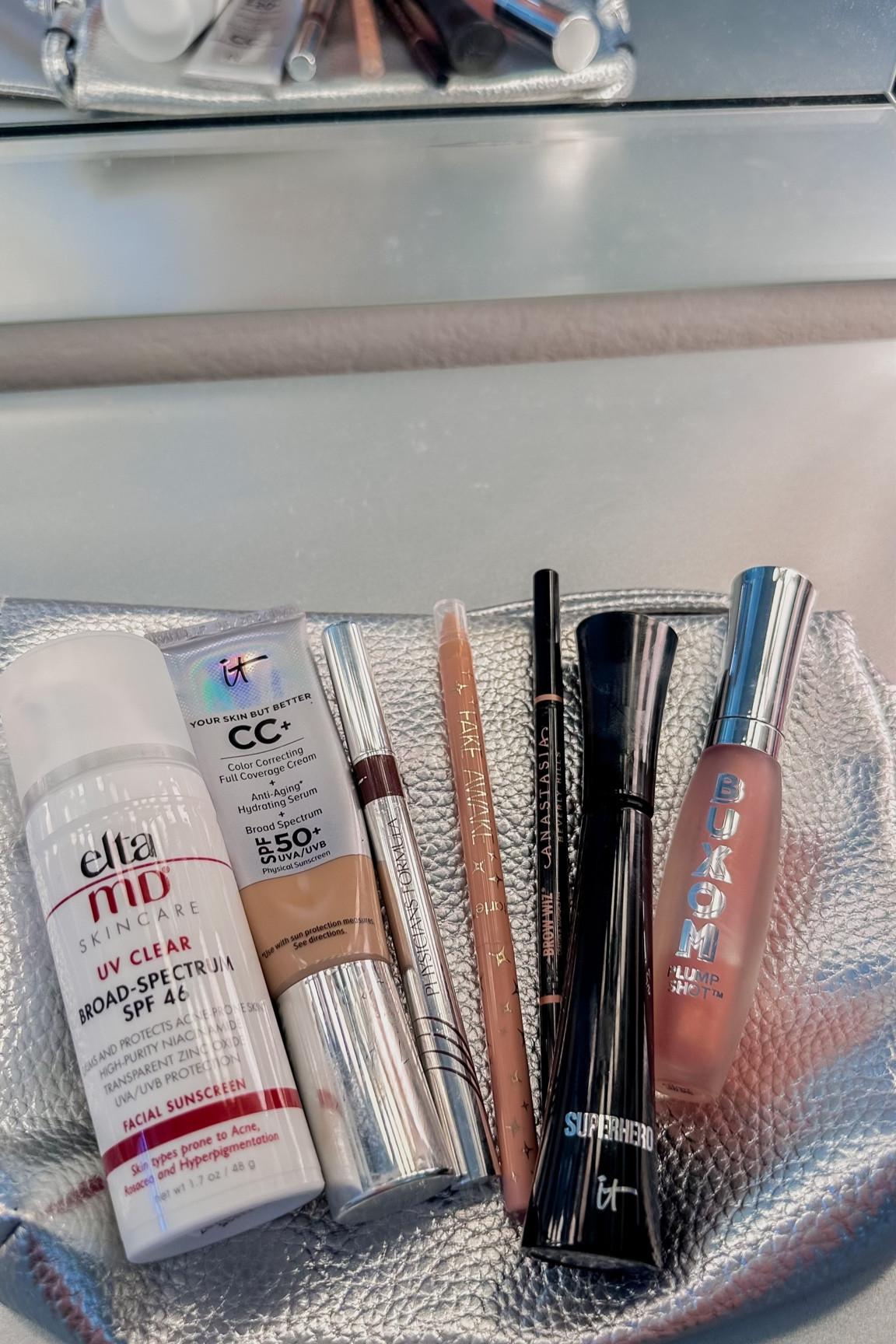 Today’s make up 

Elta md sunscreen, it cosmetics CC cream, Physician Formula eye booster liner, Tarte Fake awake pencil, Anastasia Beverly Hills brow pencil, It Cosmetics Superhero mascara, Buxom lipgloss plump

#LTKbeauty #LTKFind