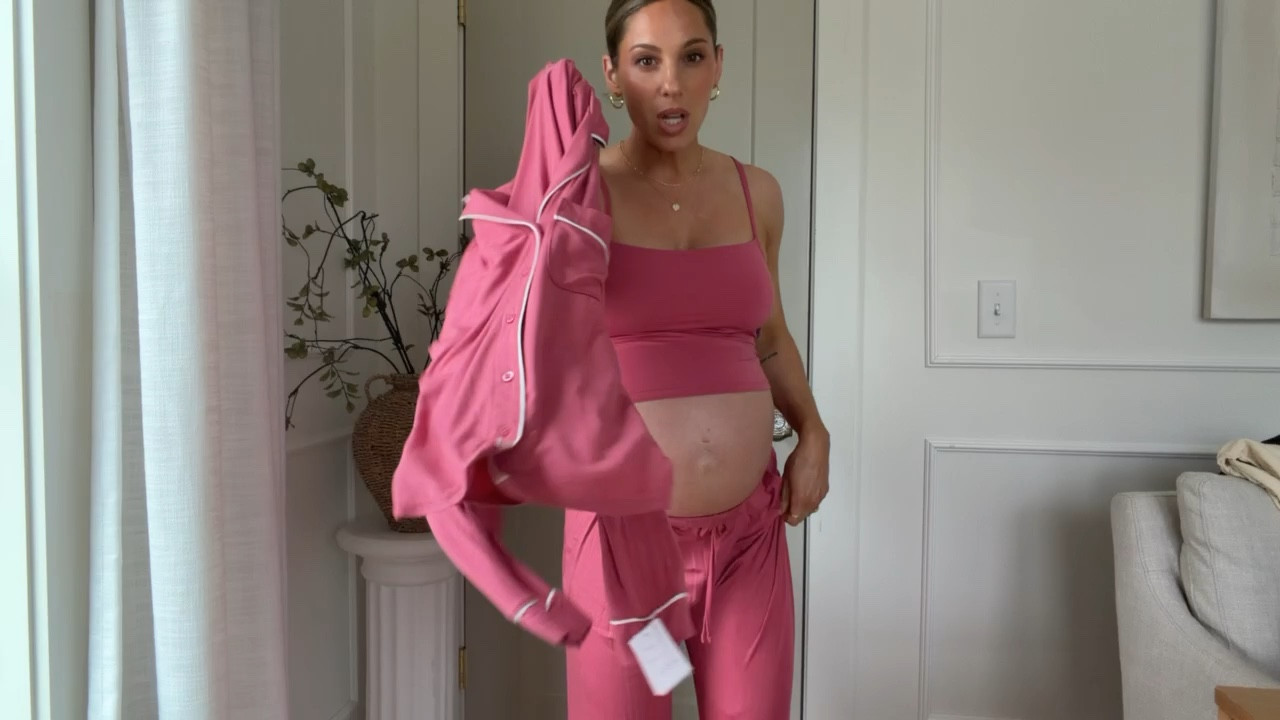 Tank is not included in the actual set but I mean, look how perfectly it matches! 🤩

#pajamas #target #maternity #bumpfashion #loungewear

#LTKBaby #LTKmomlife #LTKootd