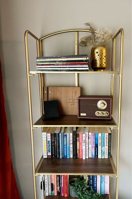 in love with my amazon bookshelf & retro bluetooth speaker
•
•
#amazonfinds #books #gold #noassembly #budgetfriendly #retro #speaker #chic #modern #apartment #simple #home #decor

#LTKFind #LTKunder50 #LTKhome