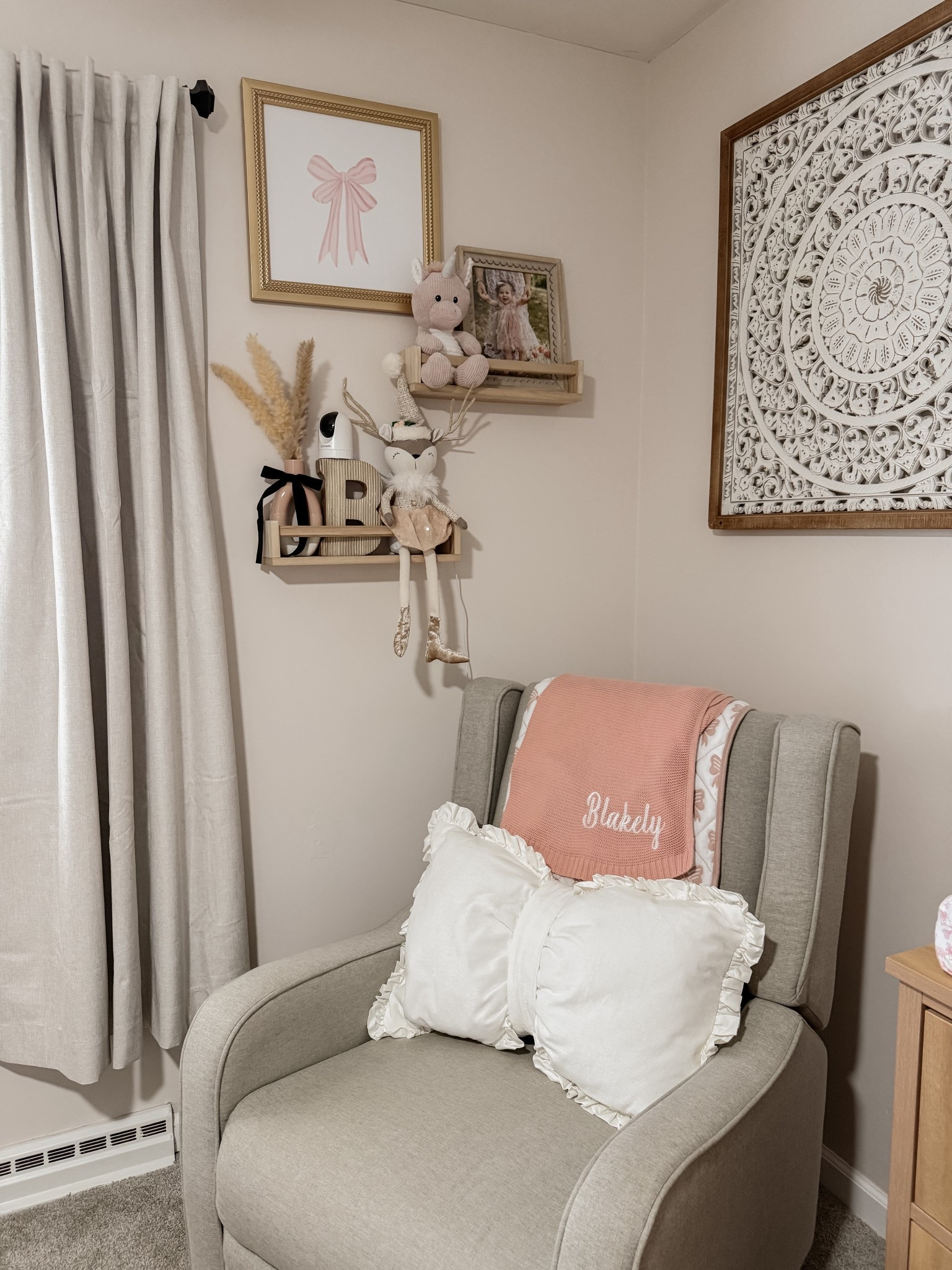 The cutest oversized bow pillow from target! I’ve been picking up little things here and there preparing for her big girl bed transition, I’m not ready but it will be before I know it!

Target finds, target pillowfort, bow pillow, toddler girl bedding, toddler girl room decor

#LTKHome #LTKKids #LTKBaby