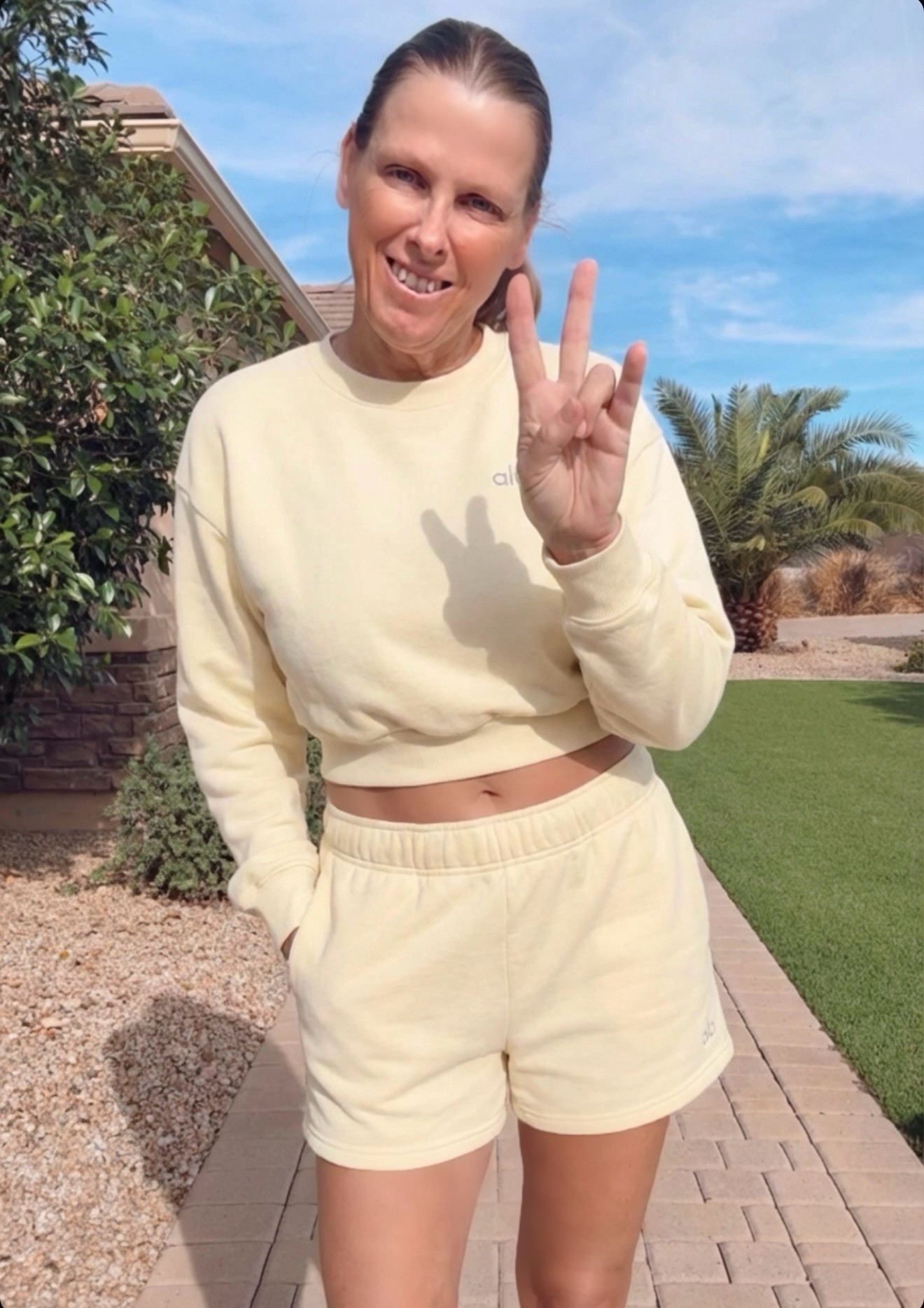 New ALO YOGA Color drop
Candlelight yellow 

#LTKActive #LTKootd #LTKmomlife