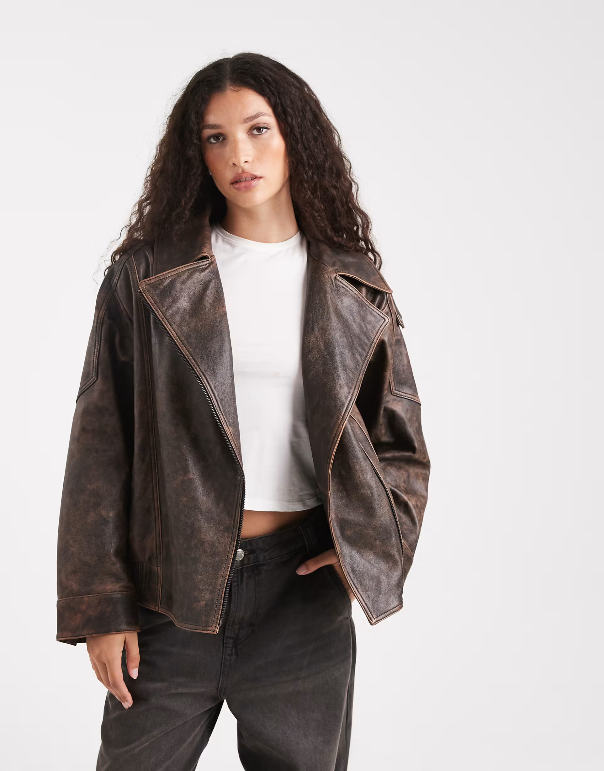 ASOS DESIGN – Oversize-Bikerjacke aus Leder in verwaschenem Braun mit gestepptem Innenfutter | ASOS (Global)