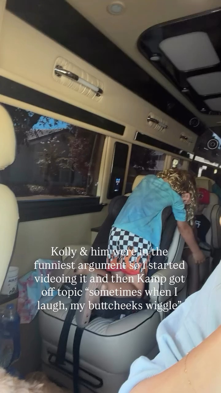 Kolly & him were in the funniest argument so I started videoing it and then Kamp got off topic “sometimes when I laugh, my buttcheeks wiggle”