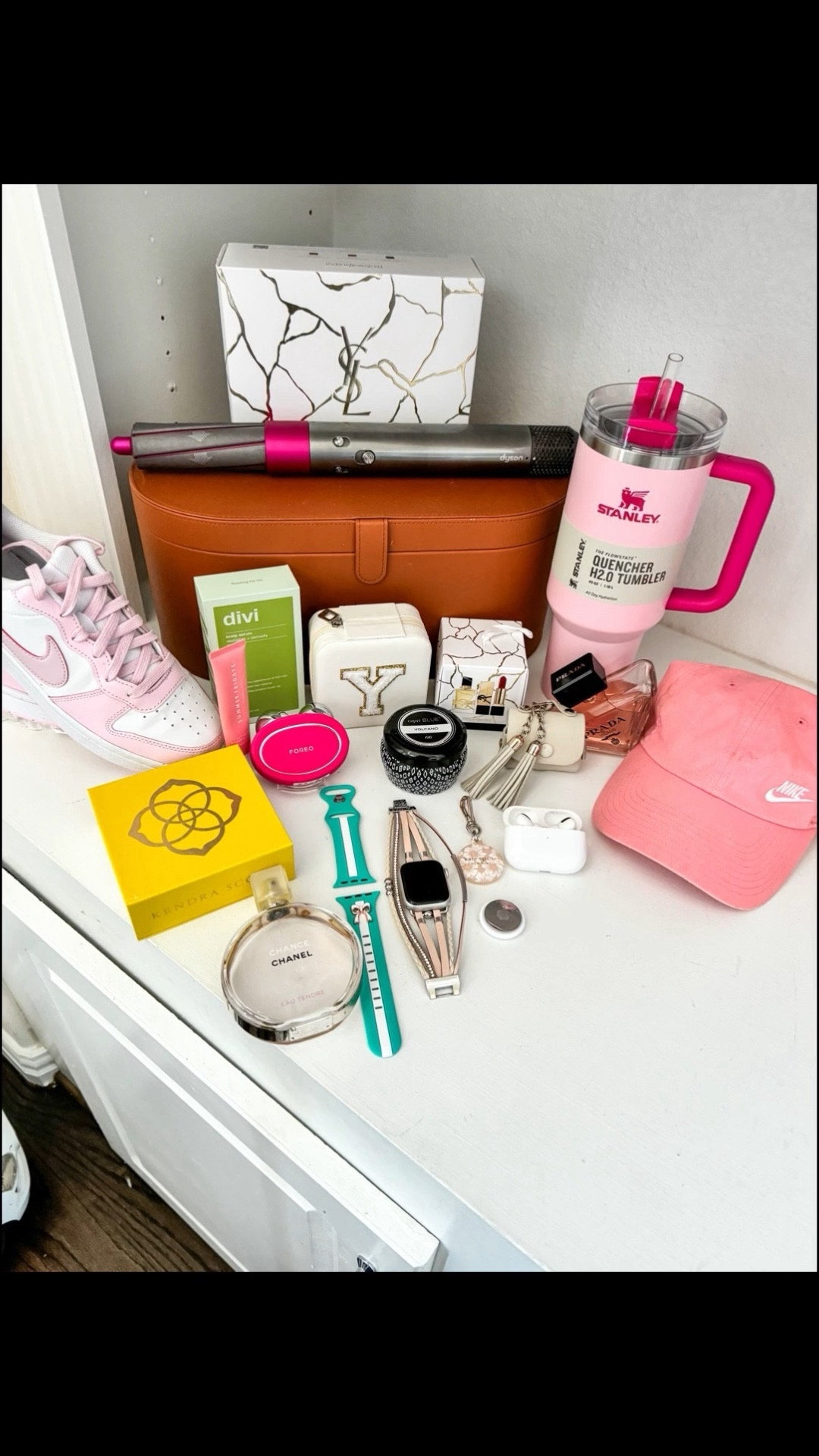 The perfect Christmas gift for everyone on your list. Whether it's for your mom, daughter, sister, close friend, colleague, in law or yourself! These products will put a smile on their face! ✨

Gifts for the fitness lover, Stanley tumbler collector, Gifts for the perfume collector, skincare lover, makeup obsessed lovers, hair lovers, tech lover, jewelry lover! Like I said a gift for everyone! 😉

#amazonfinds #sephorafinds #giftguide

#LTKHoliday #LTKVideo #LTKGiftGuide