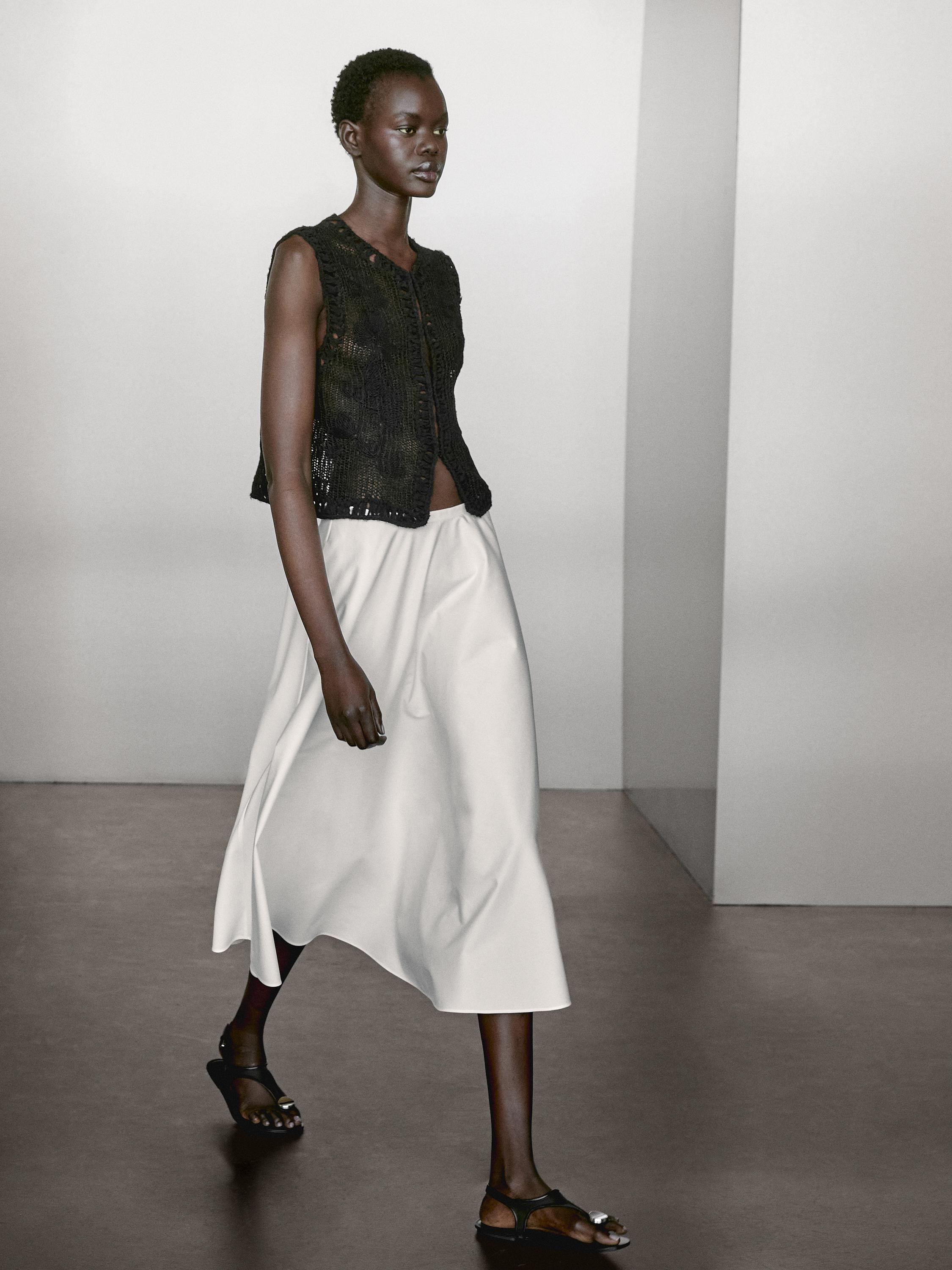 Strickweste mit Stickerei | Massimo Dutti DE