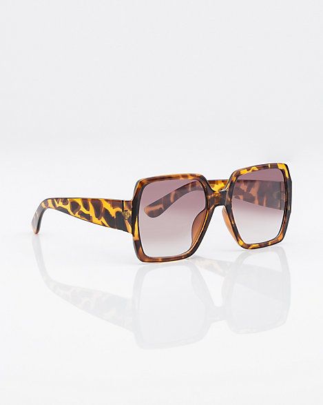 Gradient Oversized Sunglasses
		STYLE: 373468 | Le Chateau Stores Inc.