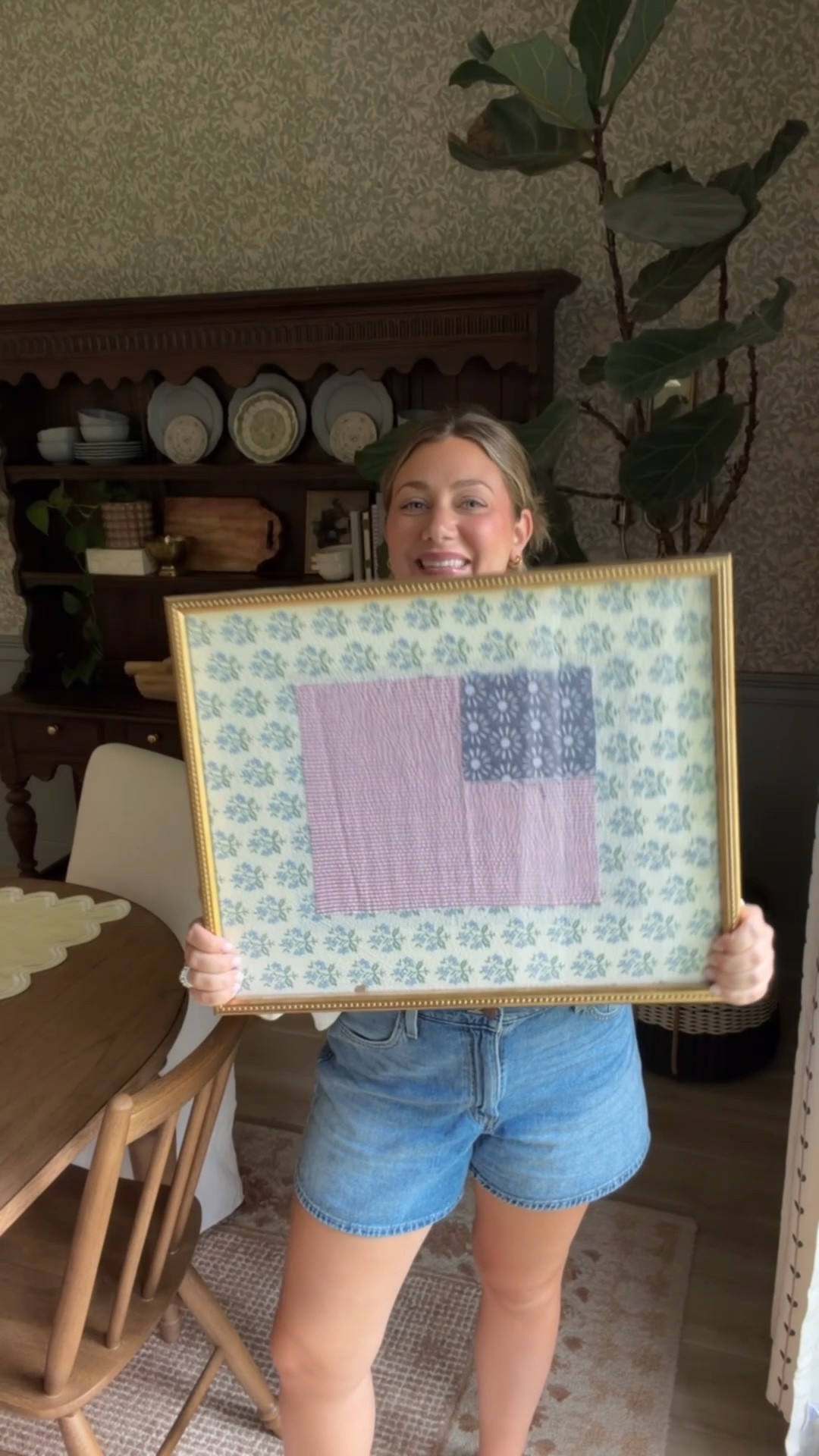 A fun little patriotic DIY! I didn’t have anything for the background but then remembered the cute tea towels I bought at Walmart last week 😍😍 turned out so cute! Lmk if you make one! Say FLAG for all links!!