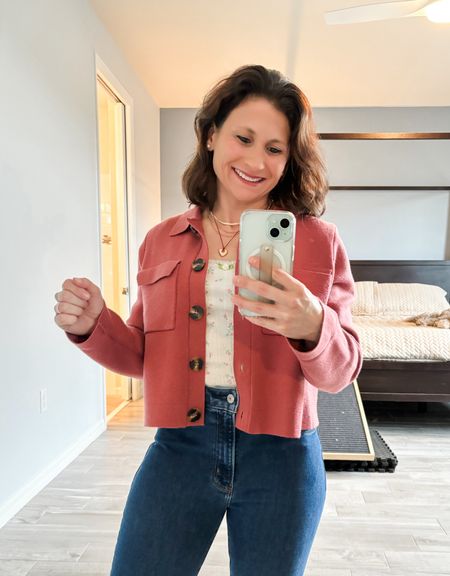 Petite Friendly sweater for cooler summer days. 

Wearing size small in sweater and top. I wear size 25 S in the curve love jeans.

I'm 4'10" and 115#; bust 32B, waist 26, hips 36
