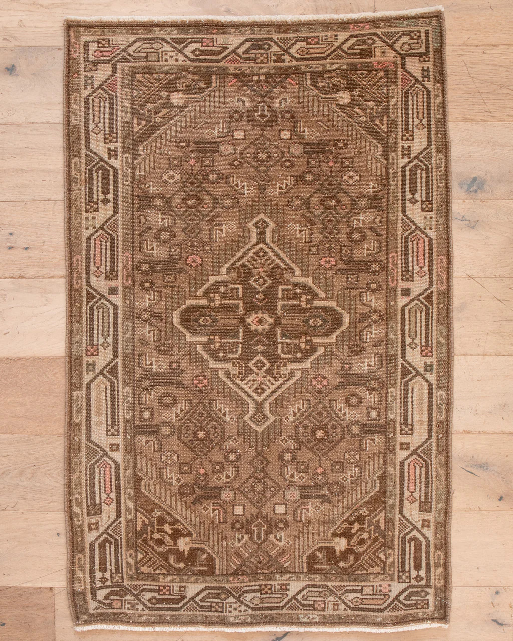 ELOWYN (2 X 4) | The Vintage Rug Shop