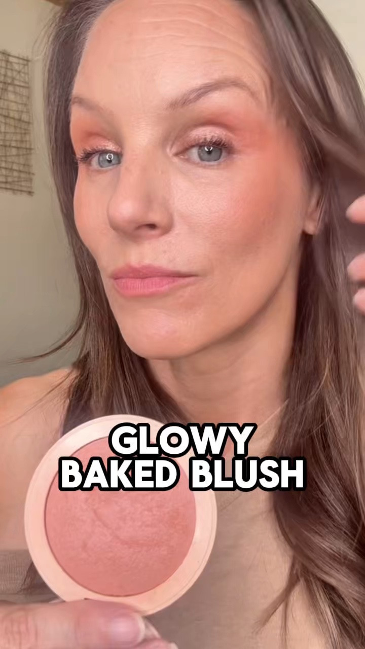 Heavens Glow blush in the shade Magic hour, a peachy pink baked blush that never looks flat or dry. #emcosmetics #heavensglowblush #blush #bakedblush #beautyover40

#LTKBeauty #LTKOver40