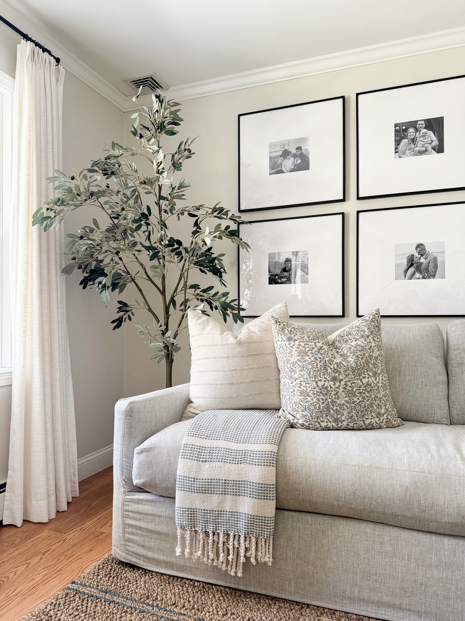 Coastal Living Room 

Coastal living room  living room styling  Home decor  Home  Home decor  Home favorites  Floral vase   Wall Art  Coastal home  coastal home decor  

#LTKStyleTip #LTKHome #LTKFindsUnder50