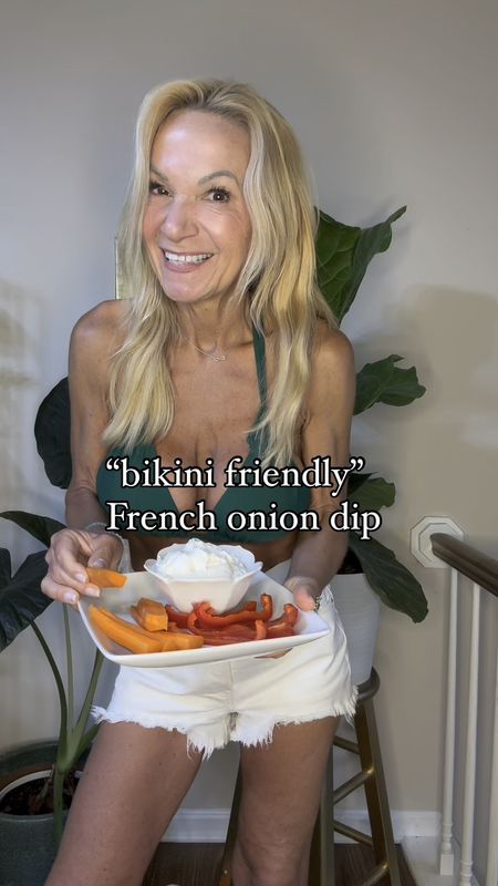 “BIKINI FRIENDLY”FRENCH ONION DIP
10 grams protein, 80 calories 

For one serving:

1/2 cup plain Greek yogurt (I used 2%)

onion salt- I use Redmond

1 teaspoon dehydrated onions (optional)

Combine in a small bowl- use the onion salt to taste (I go pretty heavy!) Tastes best if it sits in the fridge for a bit to let the flavors mingle. 

Enjoy with raw veggies or whatever you like. Also makes an amazing topping for burgers!

xoxo
Elizabeth



#LTKHome #LTKSwim #LTKVideo