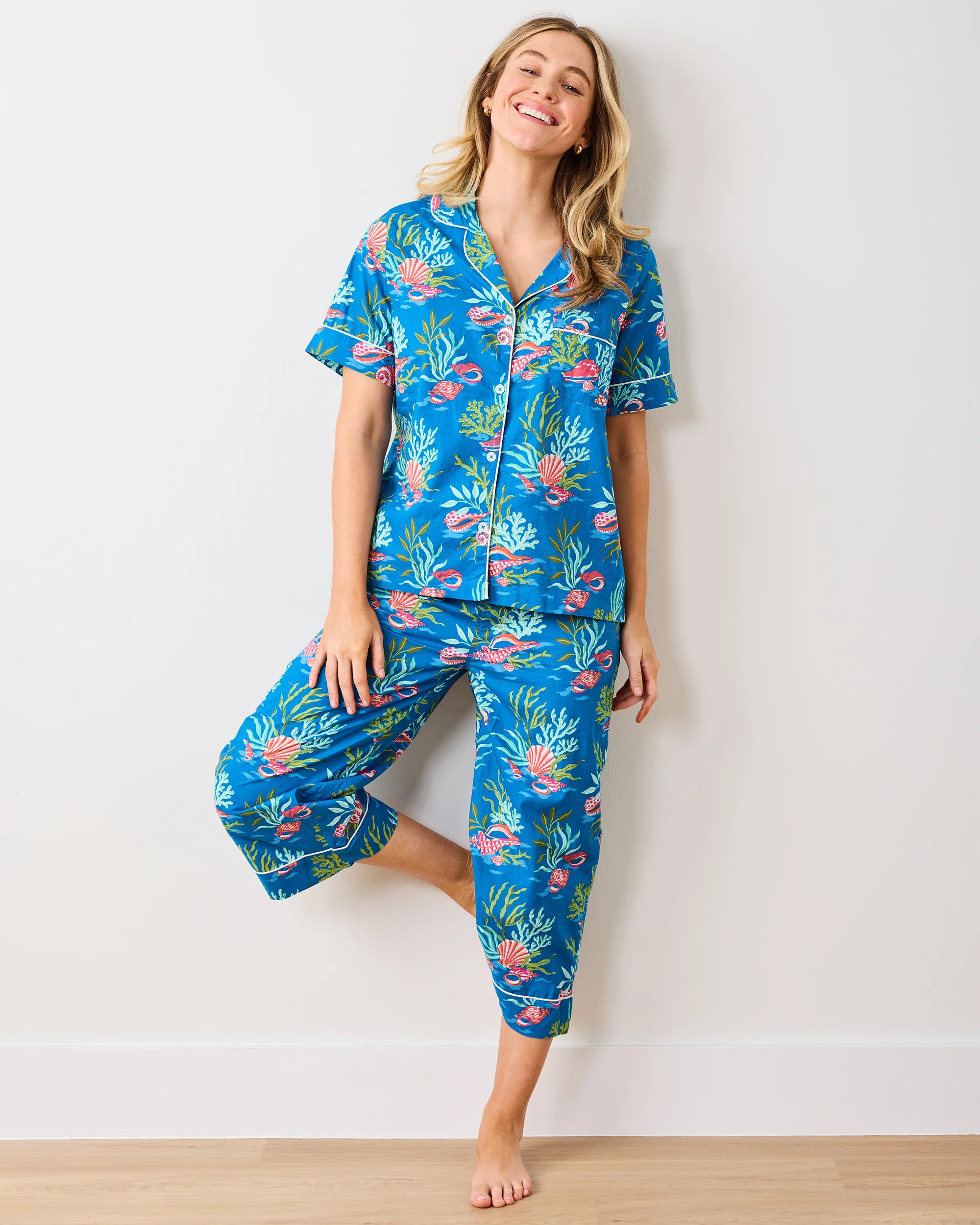 Coral & Conch - Women's Organic Cotton Short Sleeve Top & Cropped Pants Set - Ocean Breeze | Printfresh