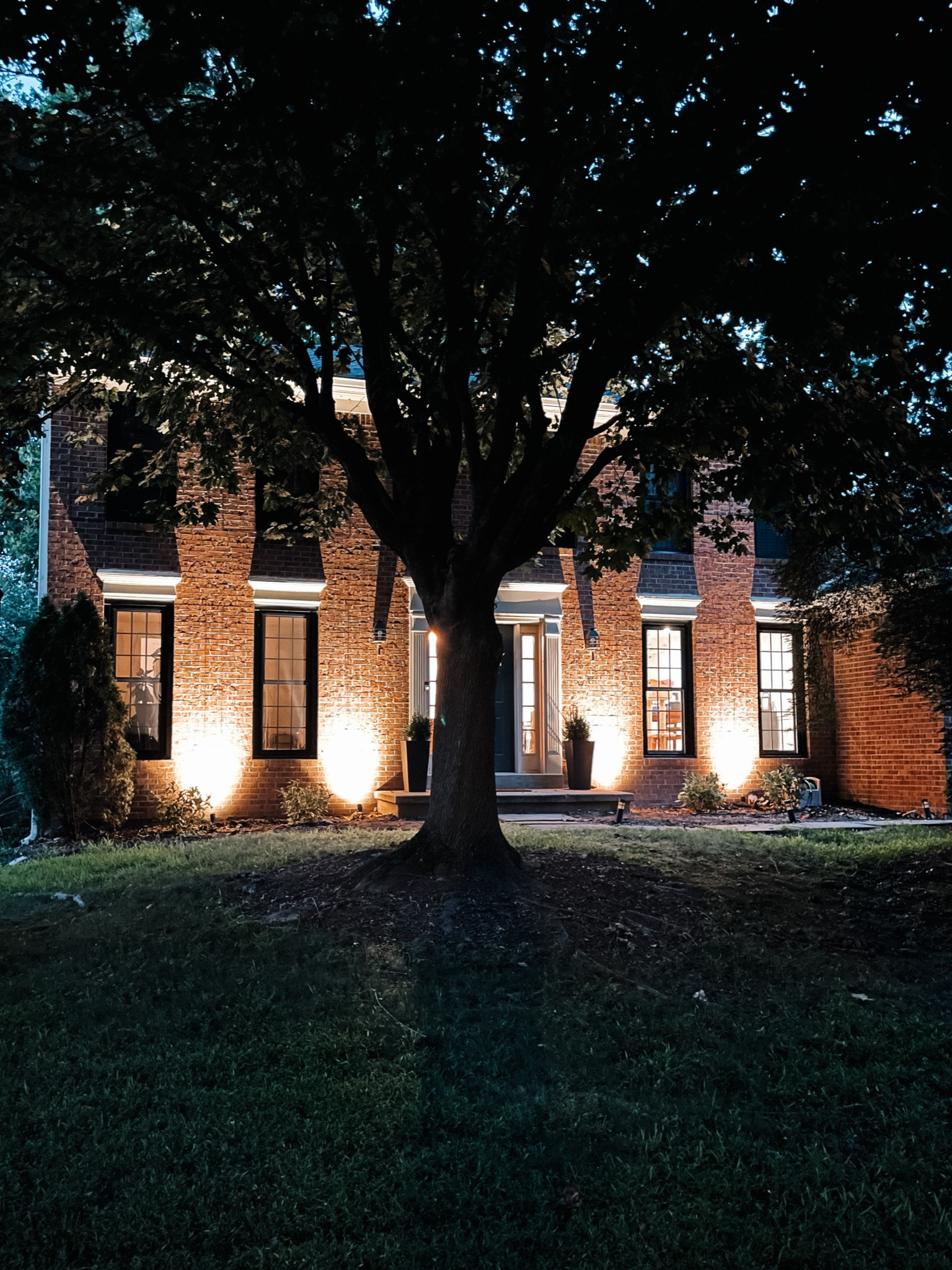 Gorgeous landscape lighting easily  adds glamour and drama to your home! 

#LTKhome