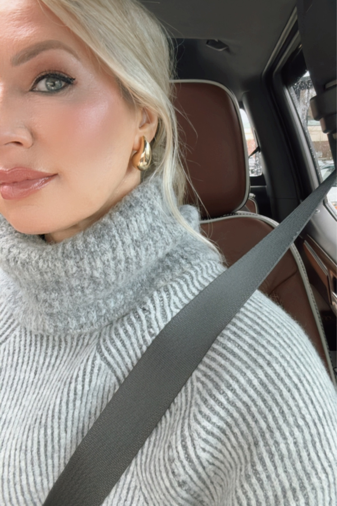 Earrings I’m loving 
Liner Dusty Rose 
Lipstick Rose 

#LTKstyletip #LTKfindsunder50 #LTKover40