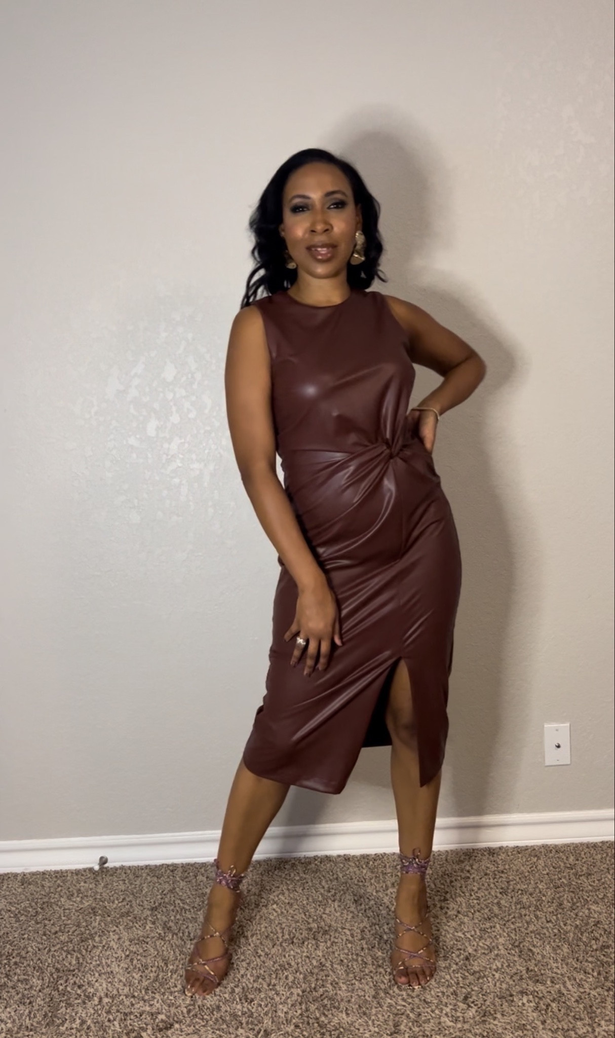 Looking for a chic and fashionable option that suits multiple occasions? Look no further! This mocha faux leather dress is a must-have in your wardrobe. Plus, it’s available in 3 colors. Hurry and grab one now at a discounted price! 💋

#fauxleatherdress #workoutfit #dress

#LTKover40 #LTKworkwear #LTKsalealert