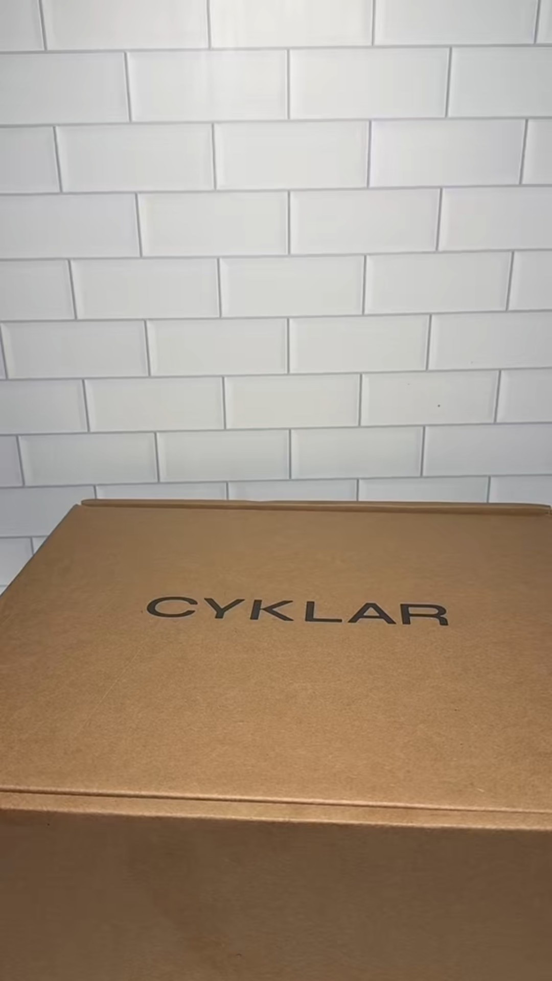 This CYKLAR Vanilla Verve Rituals Set is a full-body luxury moment. The body wash, body cream, and contour tool work together to cleanse, hydrate, smooth, and relieve tension. The fragrance is warm, creamy, and comforting—perfect for self-care nights or gifting. The ingredients are high quality, the textures feel expensive, and the results speak for themselves.

#tiktokshopcreatorpicks #vanillascent #vanilla verve #cyklar #selfcare