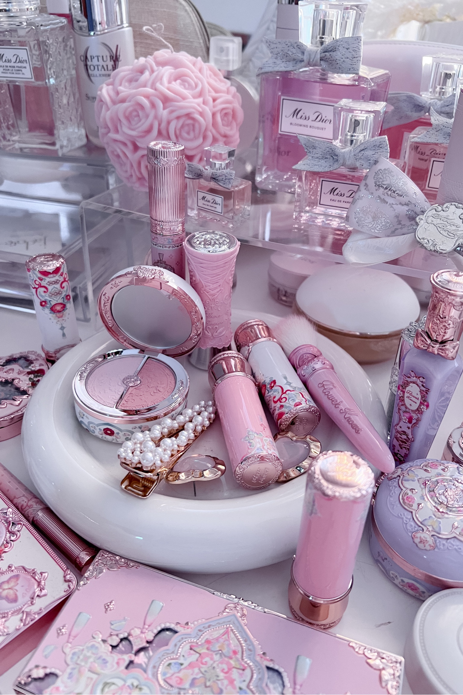 Pretty makeup 🍥
#pretty#beauty#makeup#thatgirl#essentials#makeup#cosmetics#cosmeticos

#LTKGiftGuide #LTKHoliday #LTKSeasonal