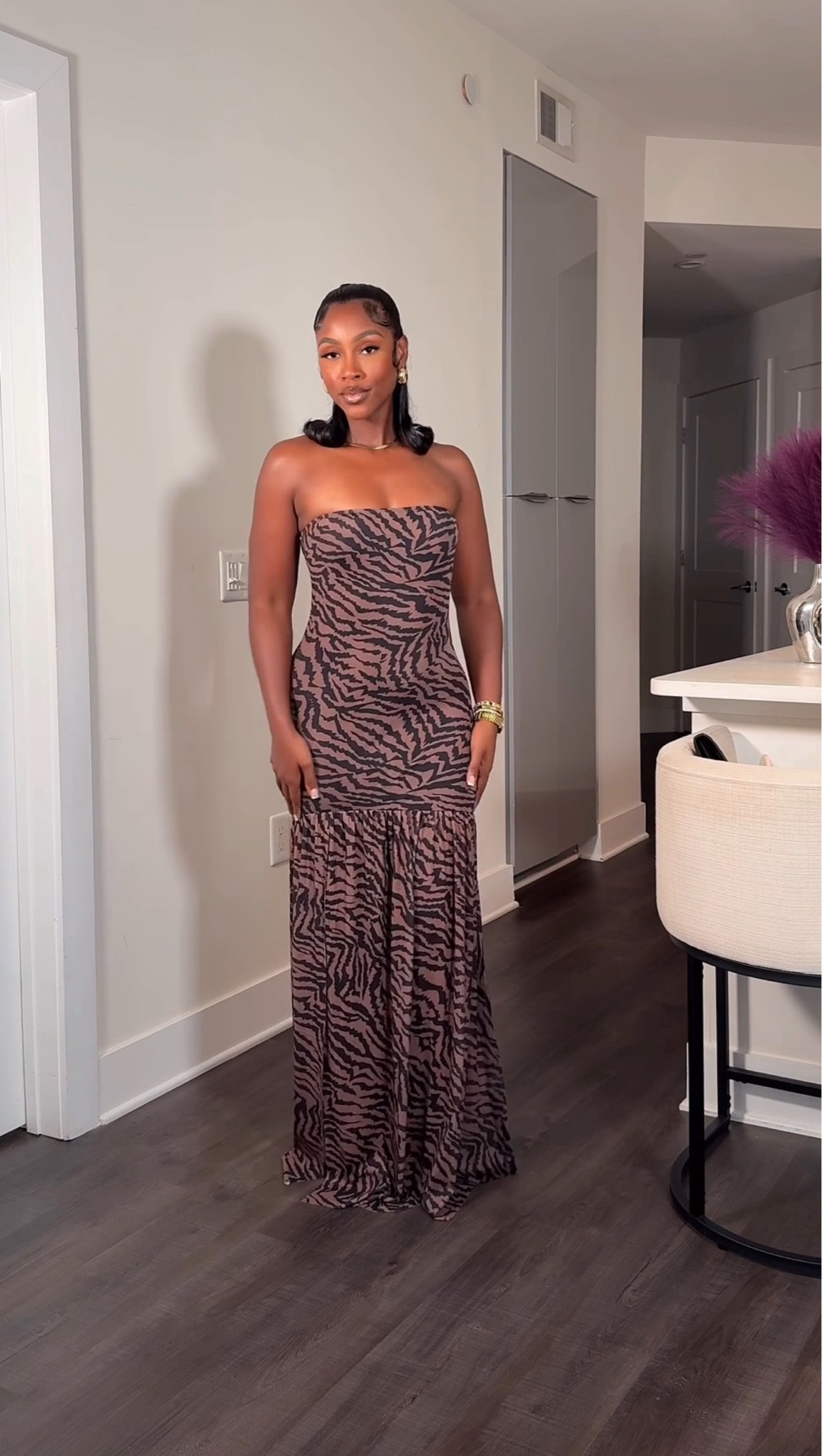A zebra maxi just does something to me 😍 The kind of dress that works for vacation strolls, rooftop dinners, and those last-minute “where are we going?” plans. Easy, effortless, and guaranteed to turn heads. #Zebraprint
