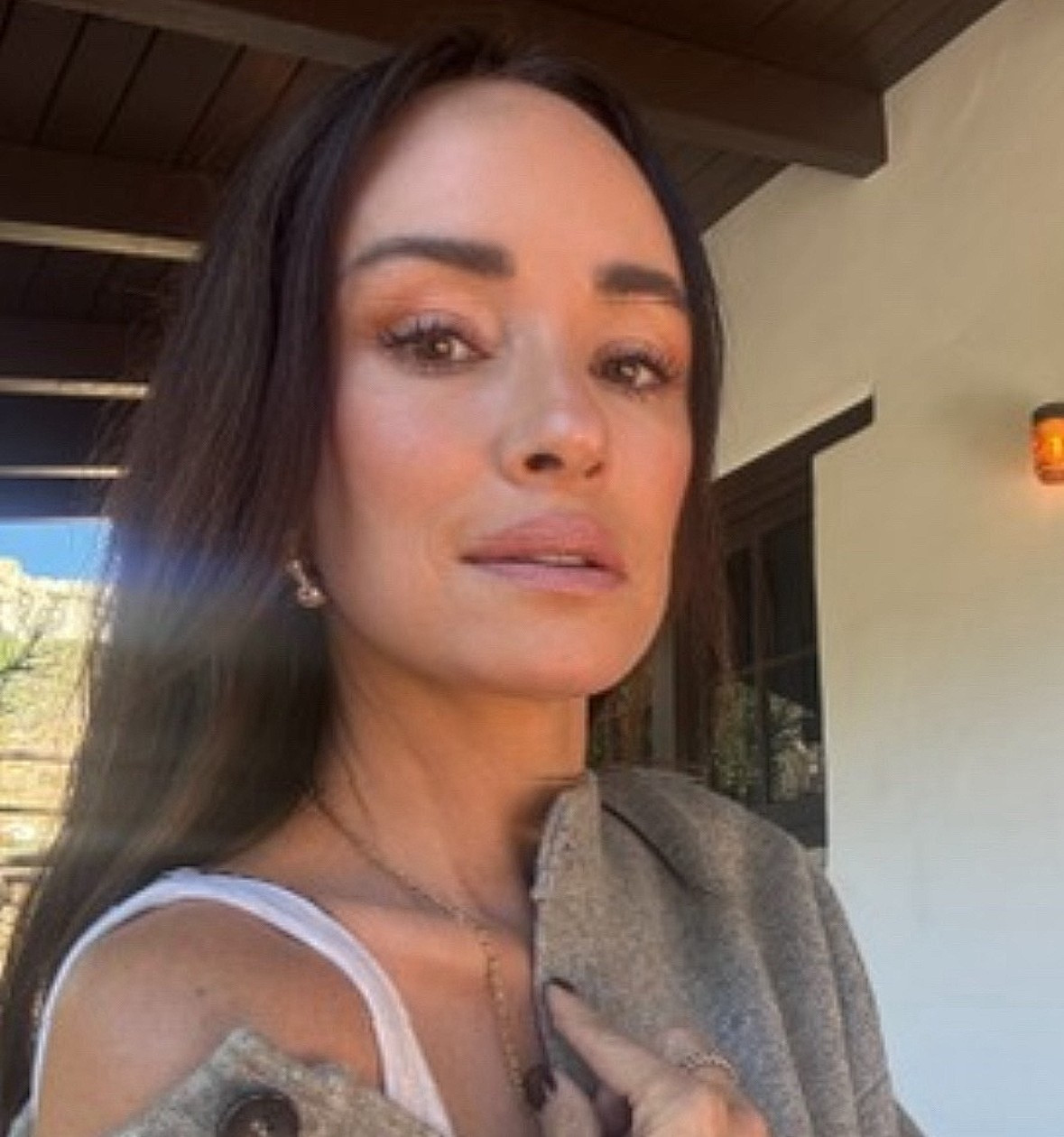 I’m 51. I had a facelift at 48. I love my results! BUT the texture, tone, elasticity and vibrancy of my skin comes with consistent use of a gobs of skincare! Here are the mainstays in my rotation right now. 💋