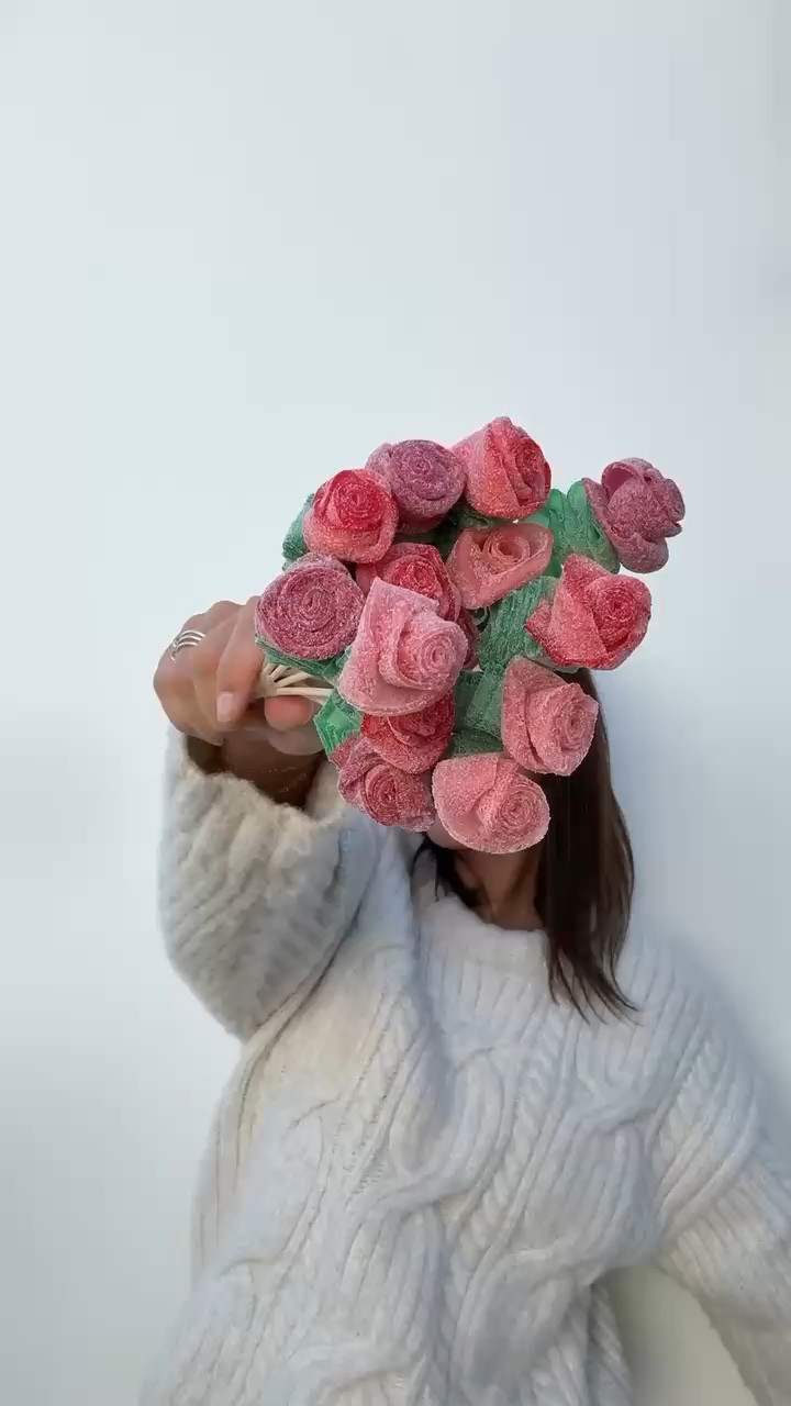 Candy Roses for Valentine’s Day! These sour patch roses are so cute and unique. 

sour patch l candy l valentine’s day l valentines 
