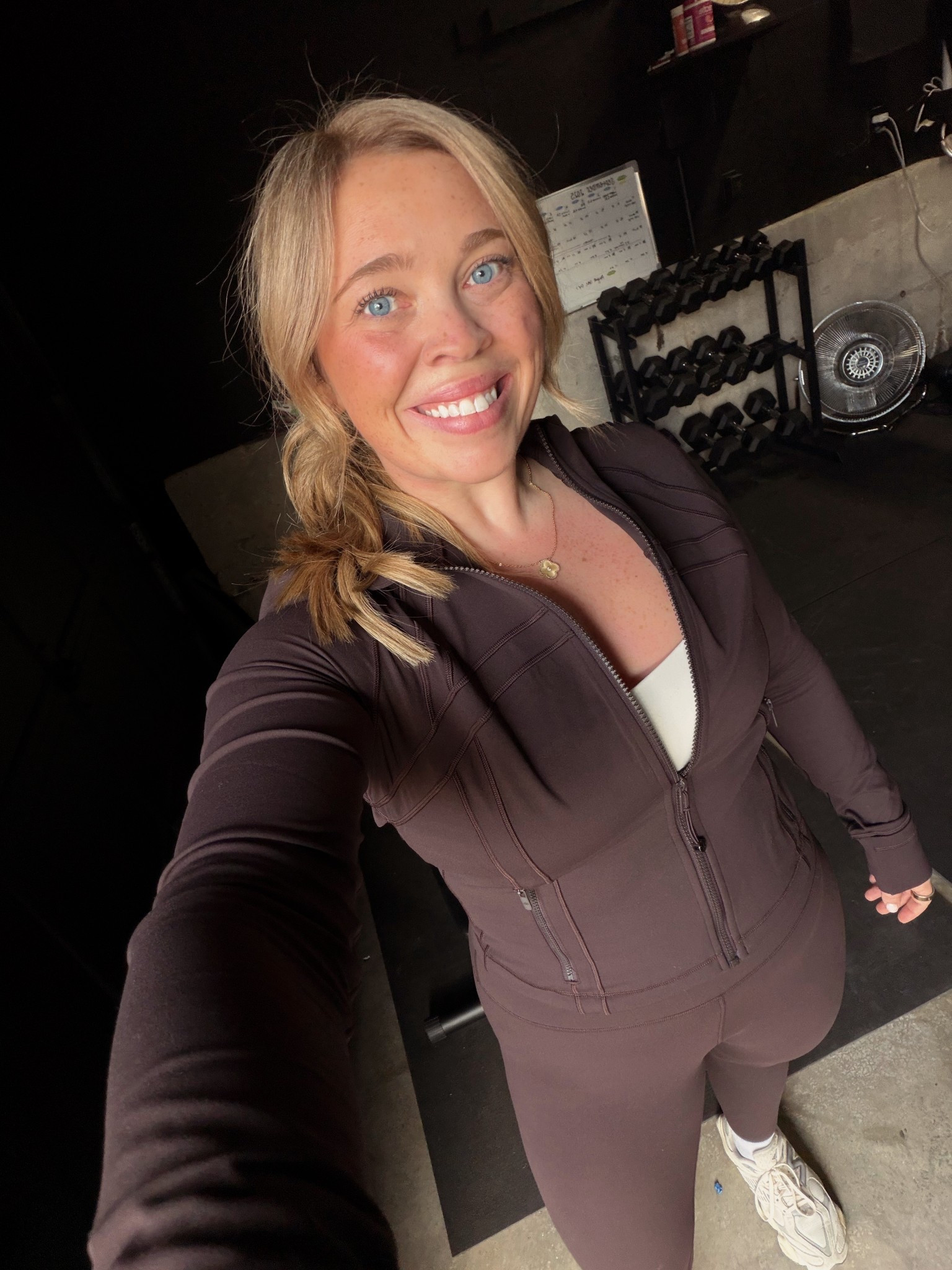 Midsize Gym Outfit of the Day 🤎🐻 Chocolate Brown Workout Set

Size 10/12 | large | 5’4"

#LTKMidsize #LTKFindsUnder100 #LTKActive