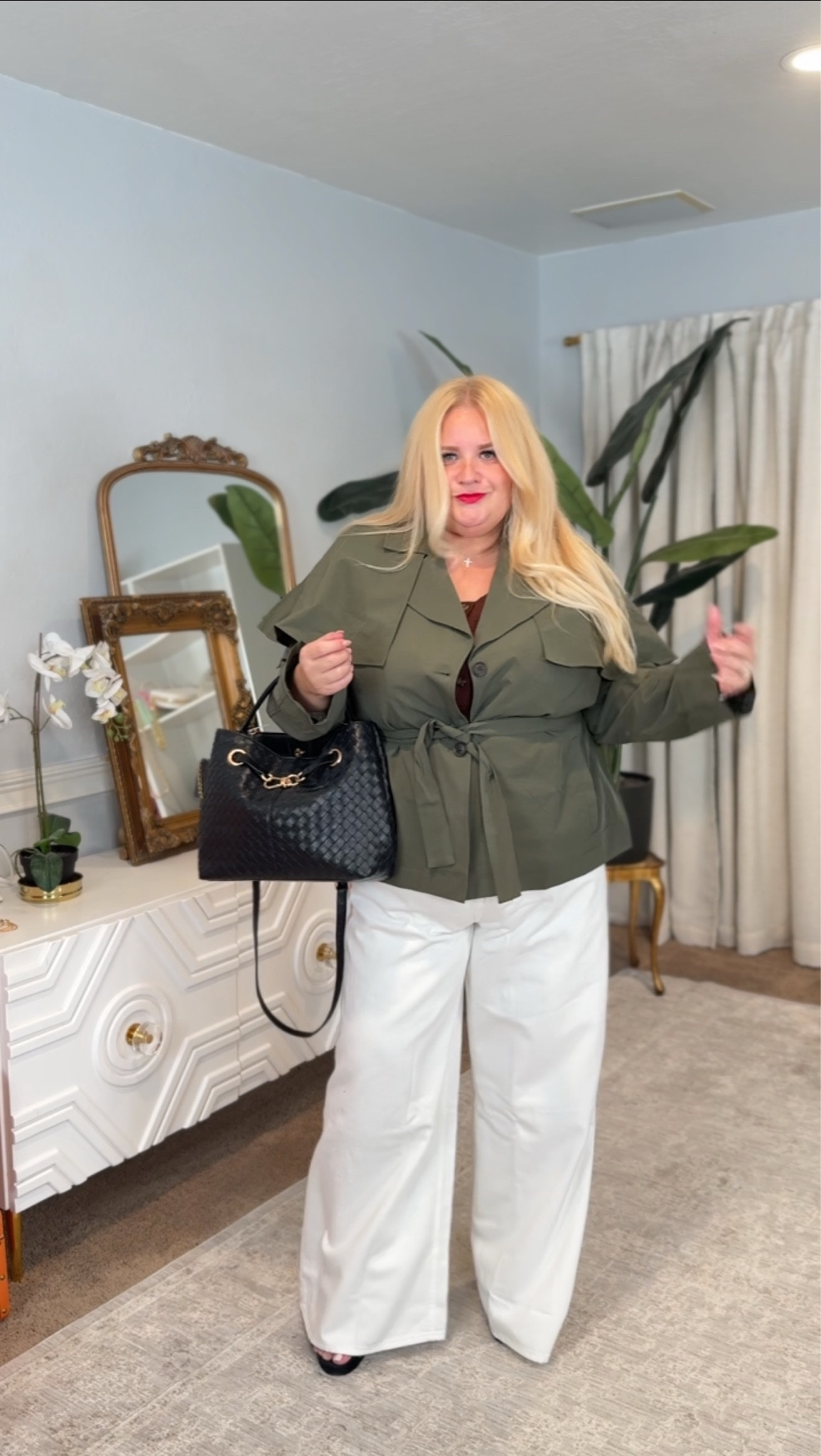Power look, but make it polished. 💼💚
This belted jacket instantly pulls the outfit together — structured, flattering, and easy to layer. Paired with wide-leg white jeans and a textured bag for that “I run things” energy.

💚 Belted utility jacket (tailored + chic)
🤍 Wide-leg denim for a clean silhouette
🖤 Woven tote bag for texture and contrast

#LTKStyleTip #LTKFindsUnder50 #LTKPlusSize