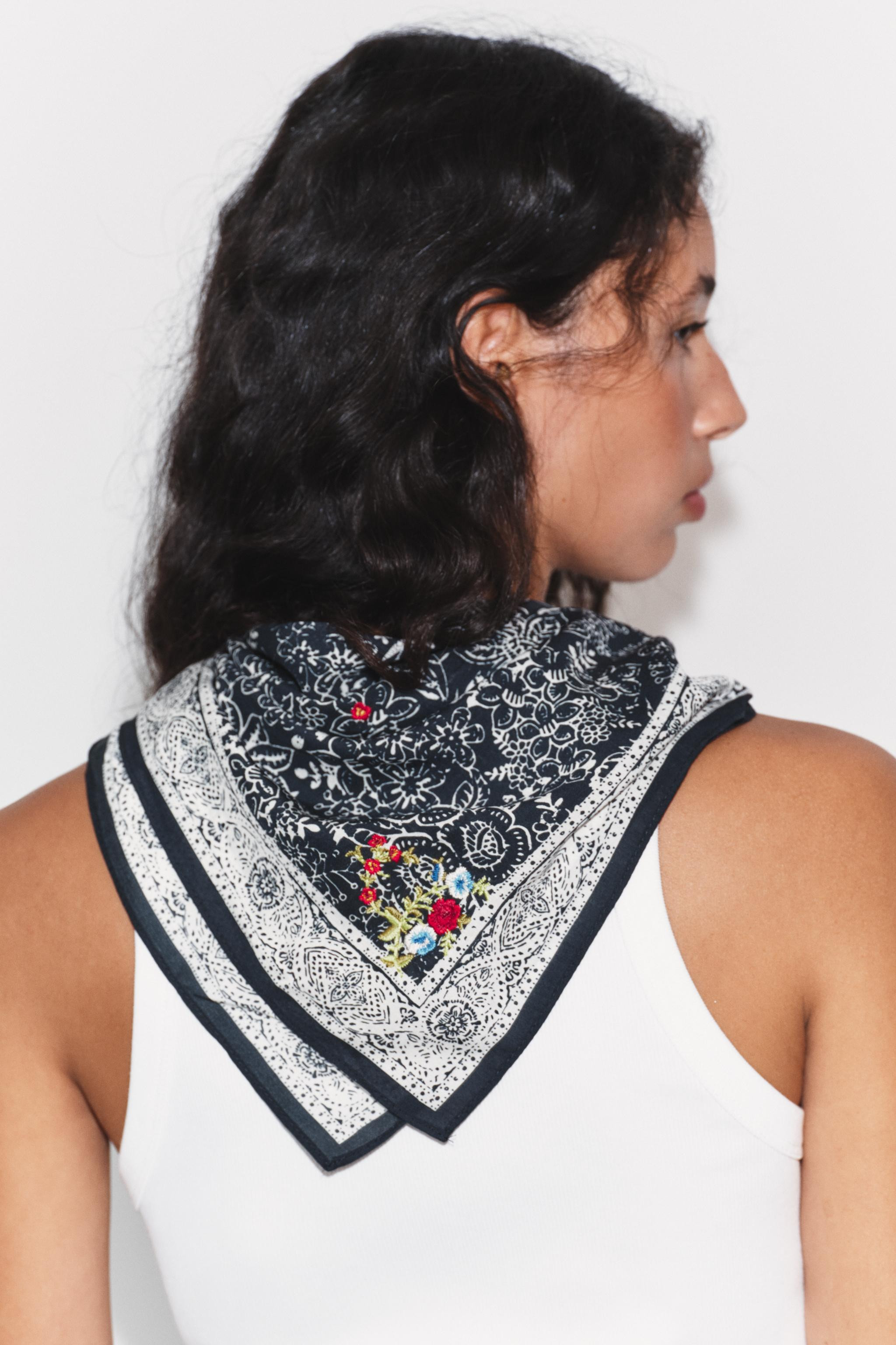 EMBROIDERED FLORAL PRINT SCARF | Zara US