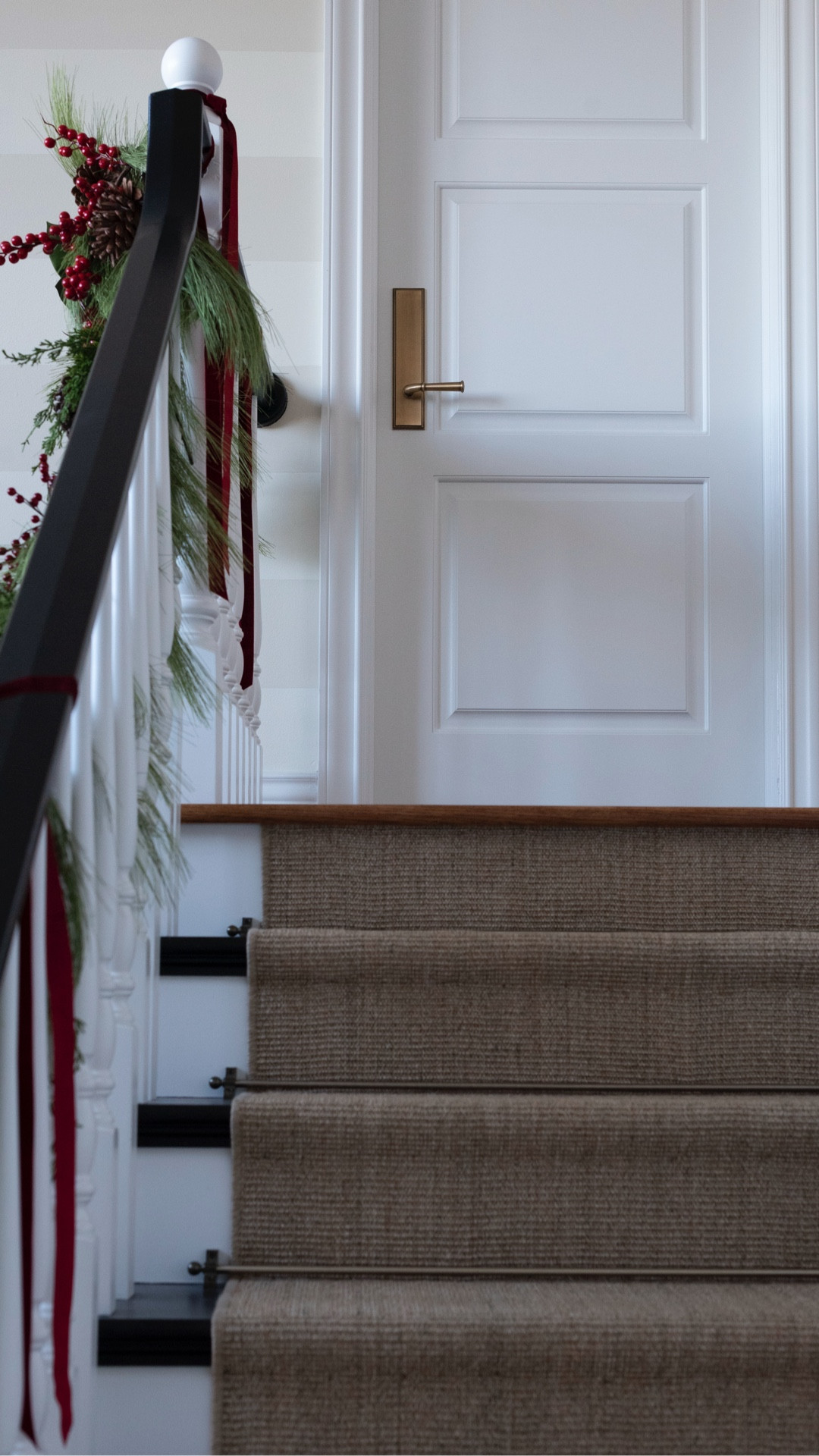 Our staircase decorated for the holidays!


#LTKHome #LTKHoliday