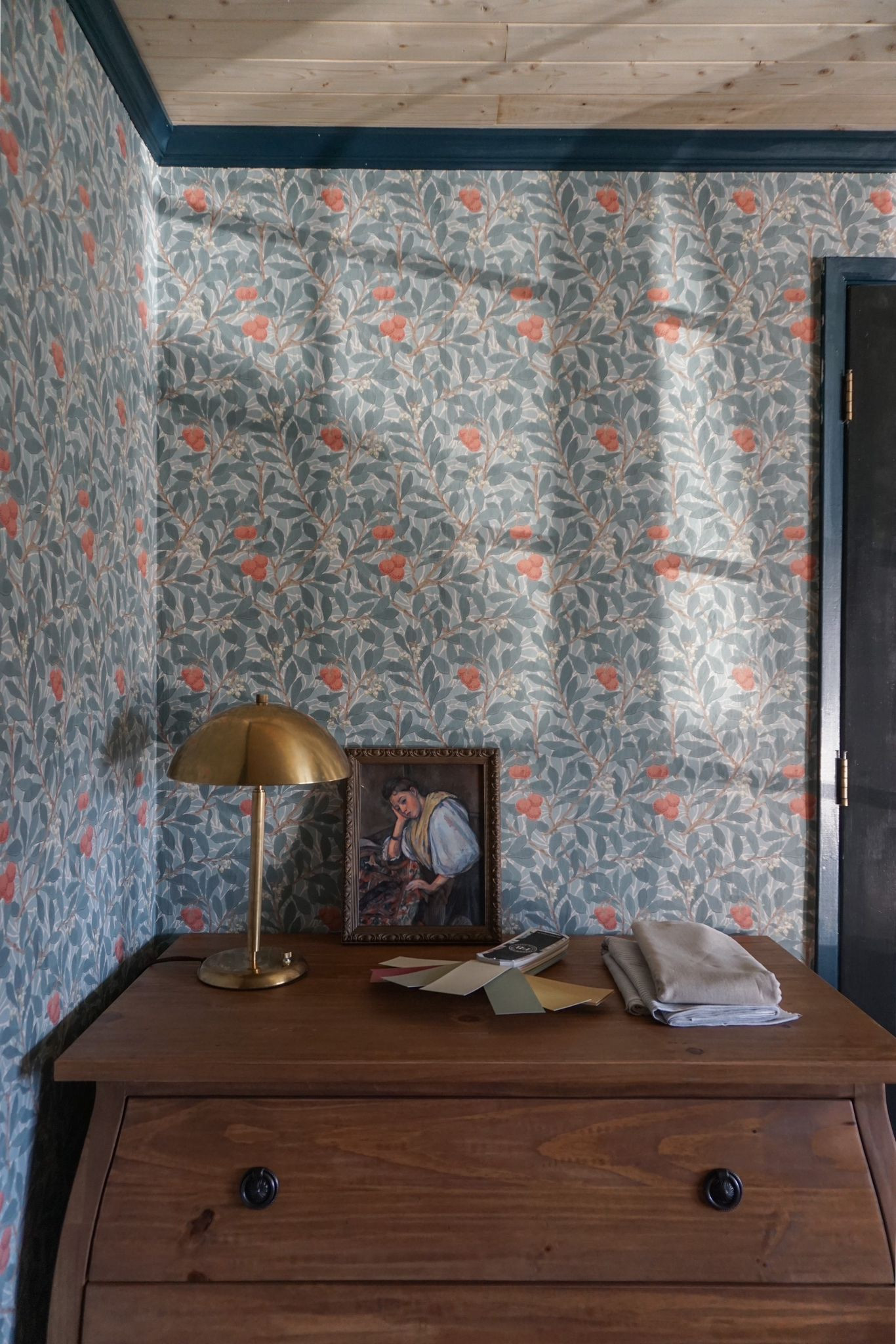 A little corner of my home office ✨
-
Table lamp. Home decor. Wallpaper. Paint. Art  

#LTKhome #LTKunder50