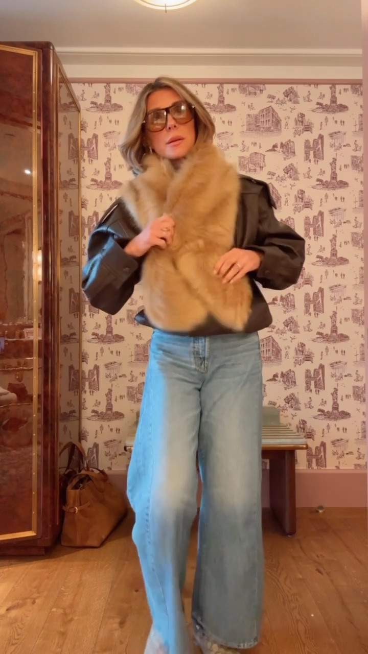 Staying warm in NYC with this gorgeous faux fur collar from Amazon! 

#LTKootd #LTKNYFW