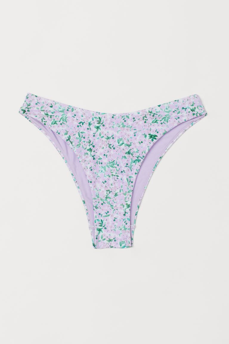 Fully lined bikini bottoms with a regular waist and cutaway coverage at back. Polyester content i... | H&M (US)