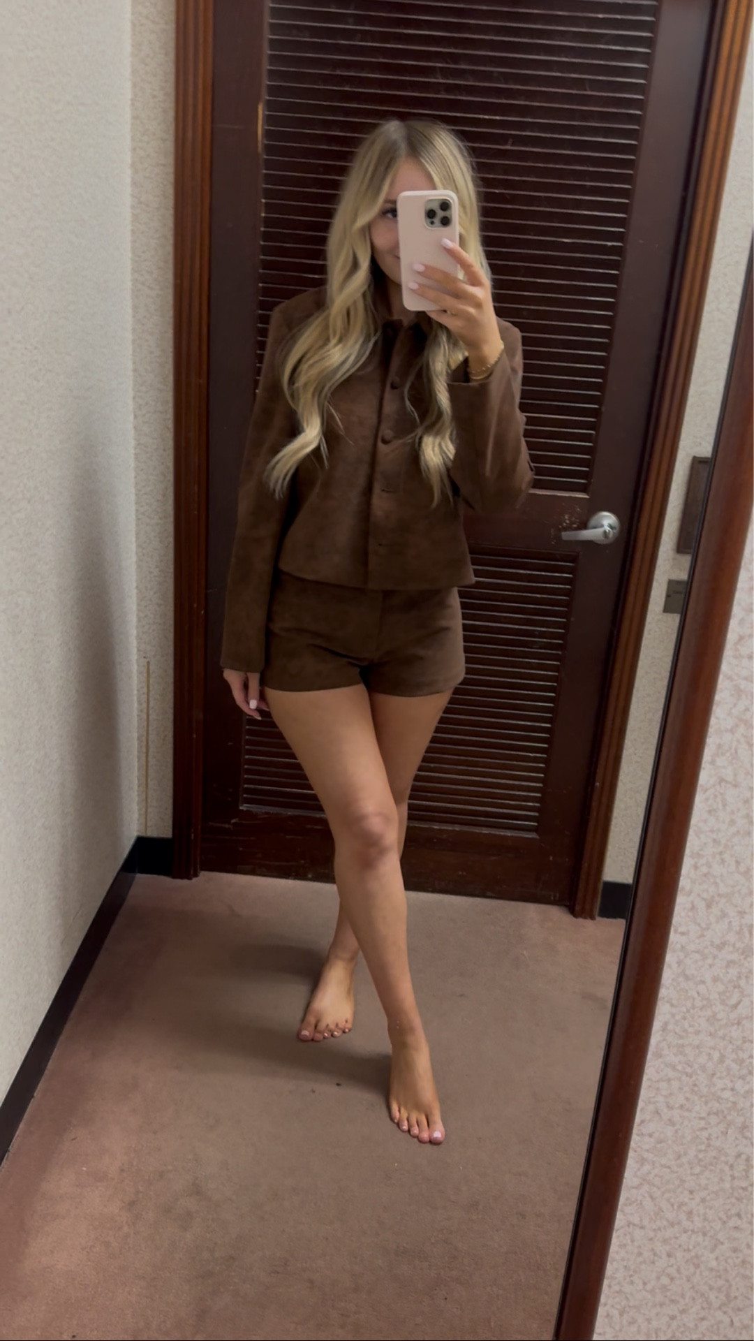 how cute is this chocolate brown set?? on major sale!! 

gianni bini | dillard’s | sale finds | fall set | fall fashion | suede set | under $100 | micro shorts | suede jacket | fall outfit inspo | fall style | outfit inspo | matching set 


#LTKootd