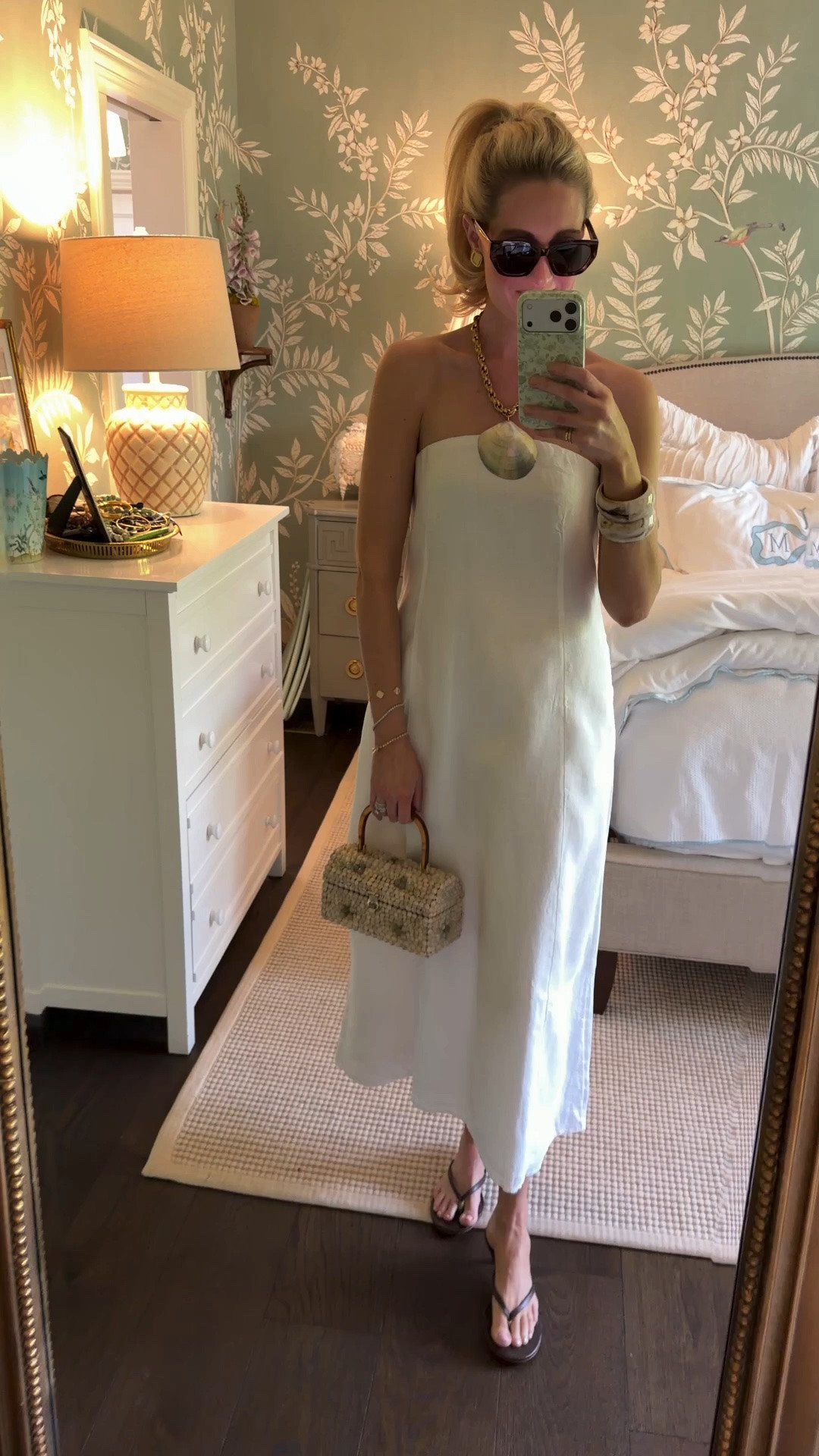 1 stunning linen dress styled 4 ways! You can dress this up or wear during the day with sandals! It’s truly so versatile! @Quince #QuincePartner