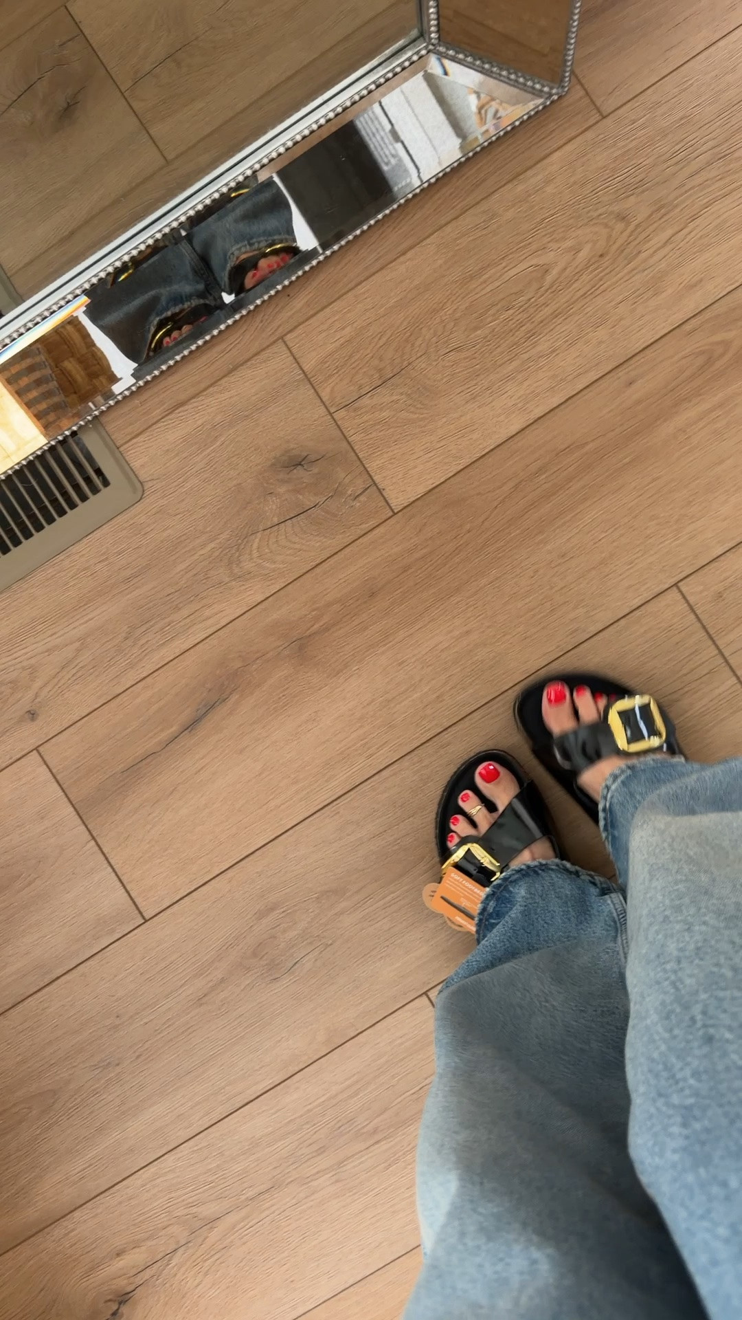 Couple more things I’m excited about this pair of Birkenstock look-alike just arrived. They had the comfy soul. They’re great for a wide foot and I love the gold buckle. They run through to

#LTKootd #LTKOver40 #LTKgrwm
