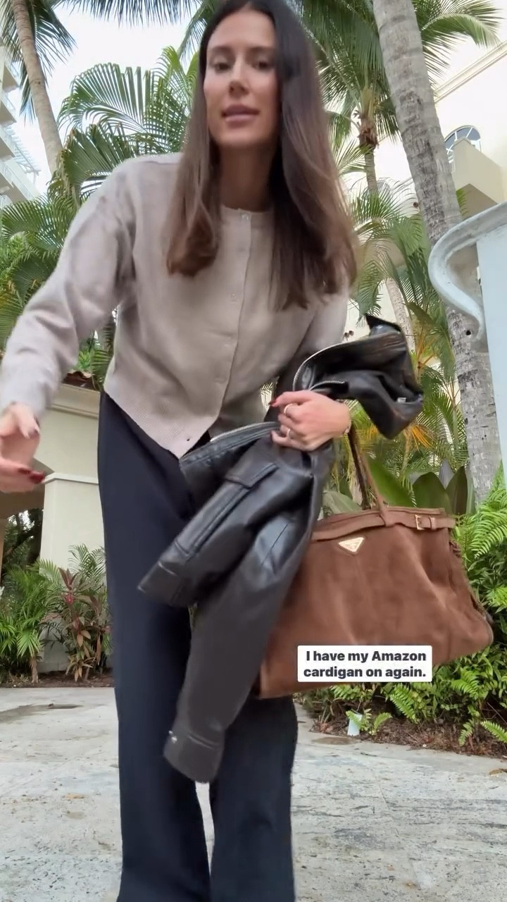 Comfy casual outfit - obsessed with these @aritzia pants! On sale now!

@amazonfashion sweater & shoes 

#LTKootd #LTKdayinmylife #LTKSaleAlert